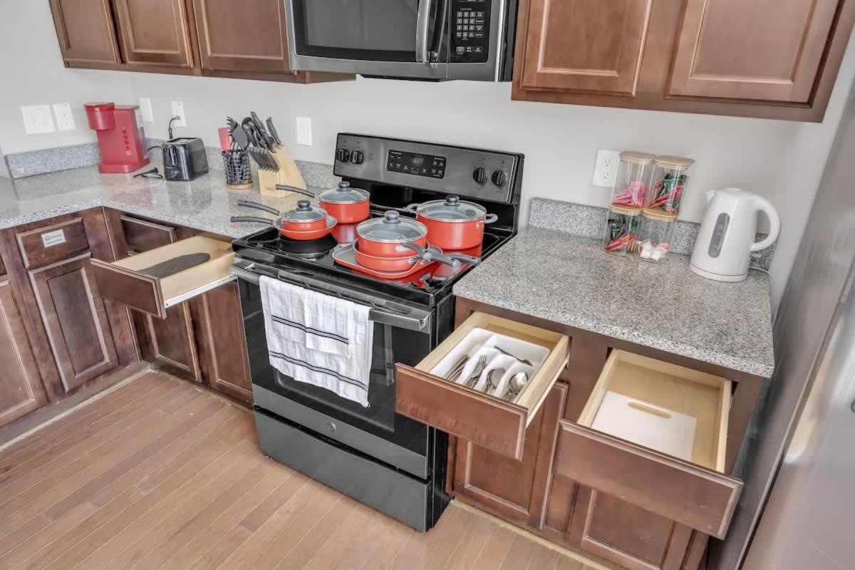 3BR Townhouse King Bed Garage Near NC State