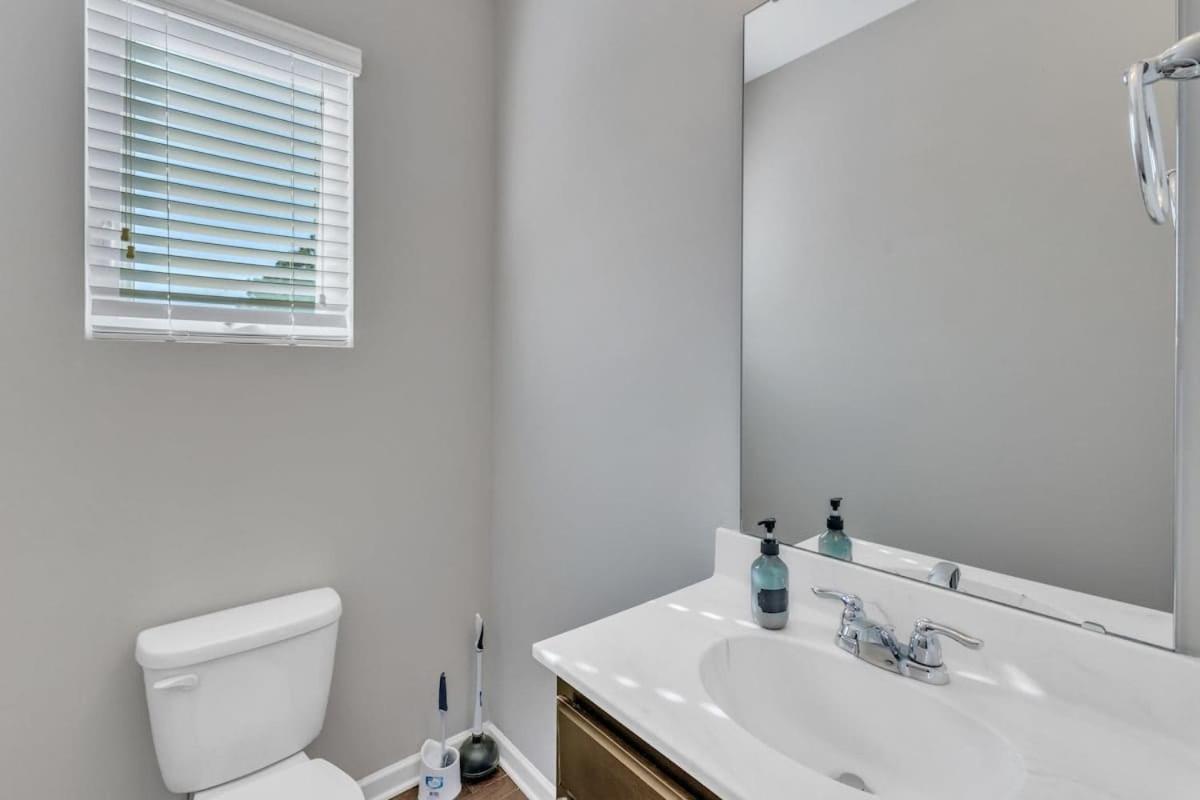 3BR Townhouse King Bed Garage Near NC State