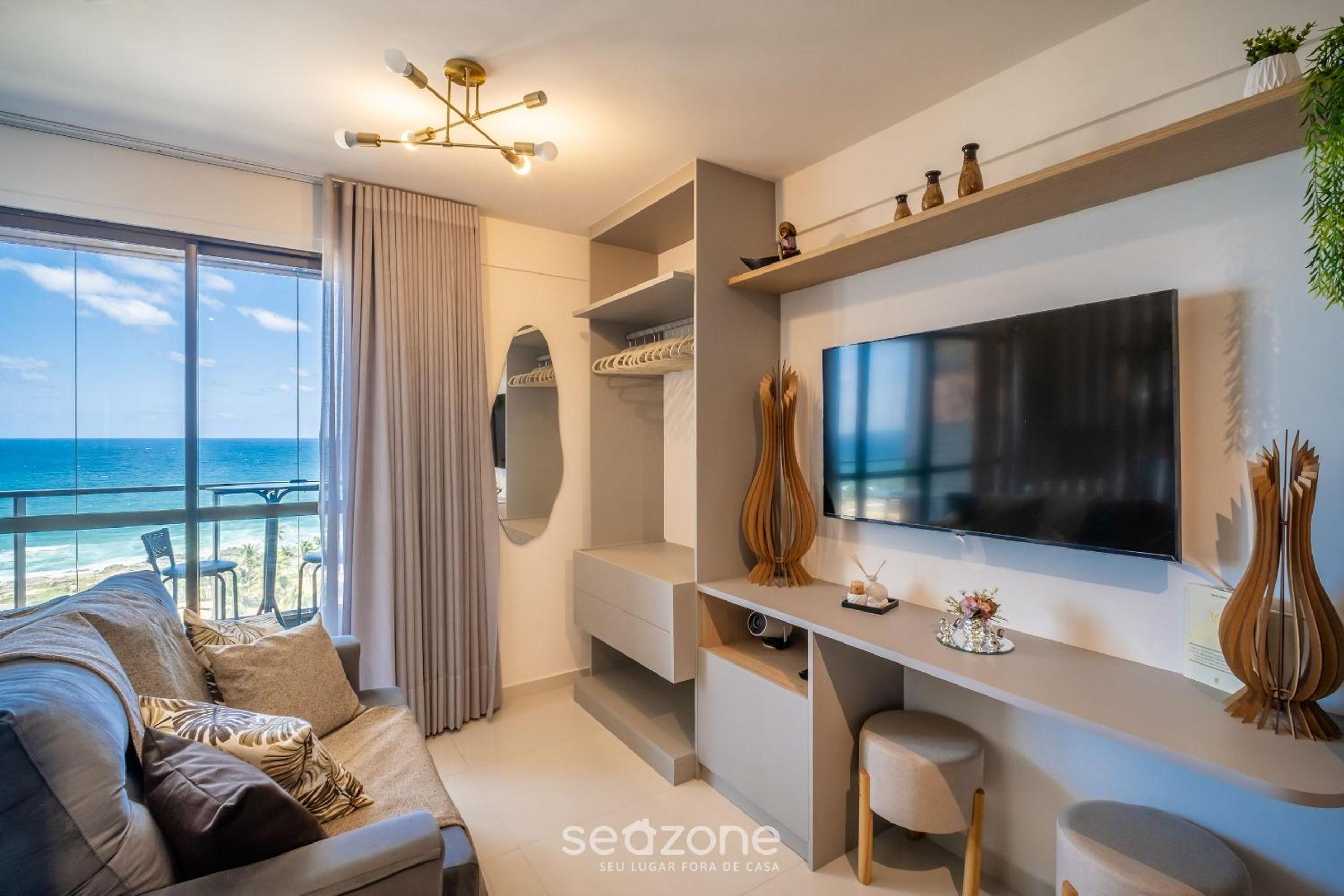 Stay just steps from Itapuã beach, with pool and gym - RGF
