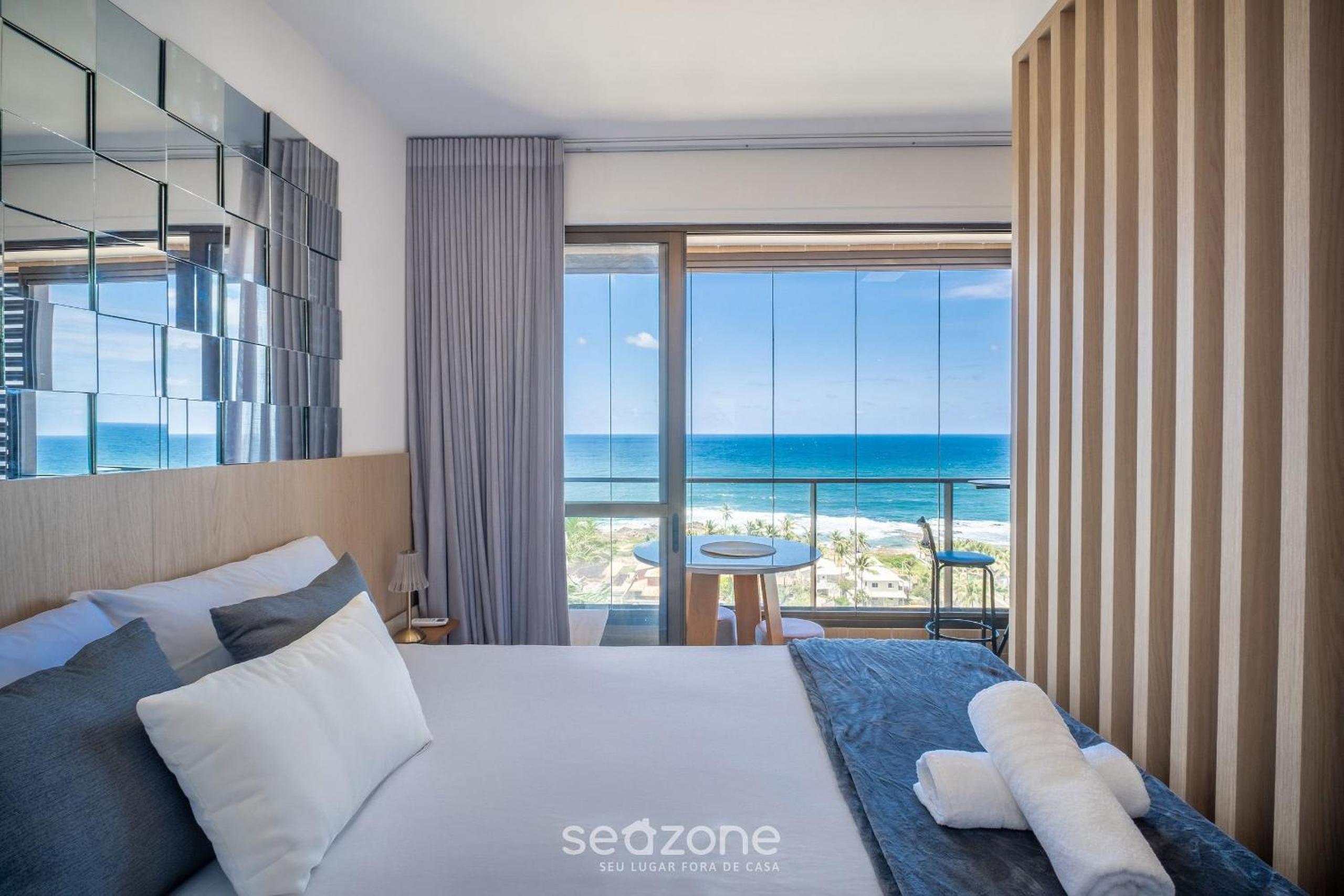 Stay just steps from Itapuã beach, with pool and gym - RGF
