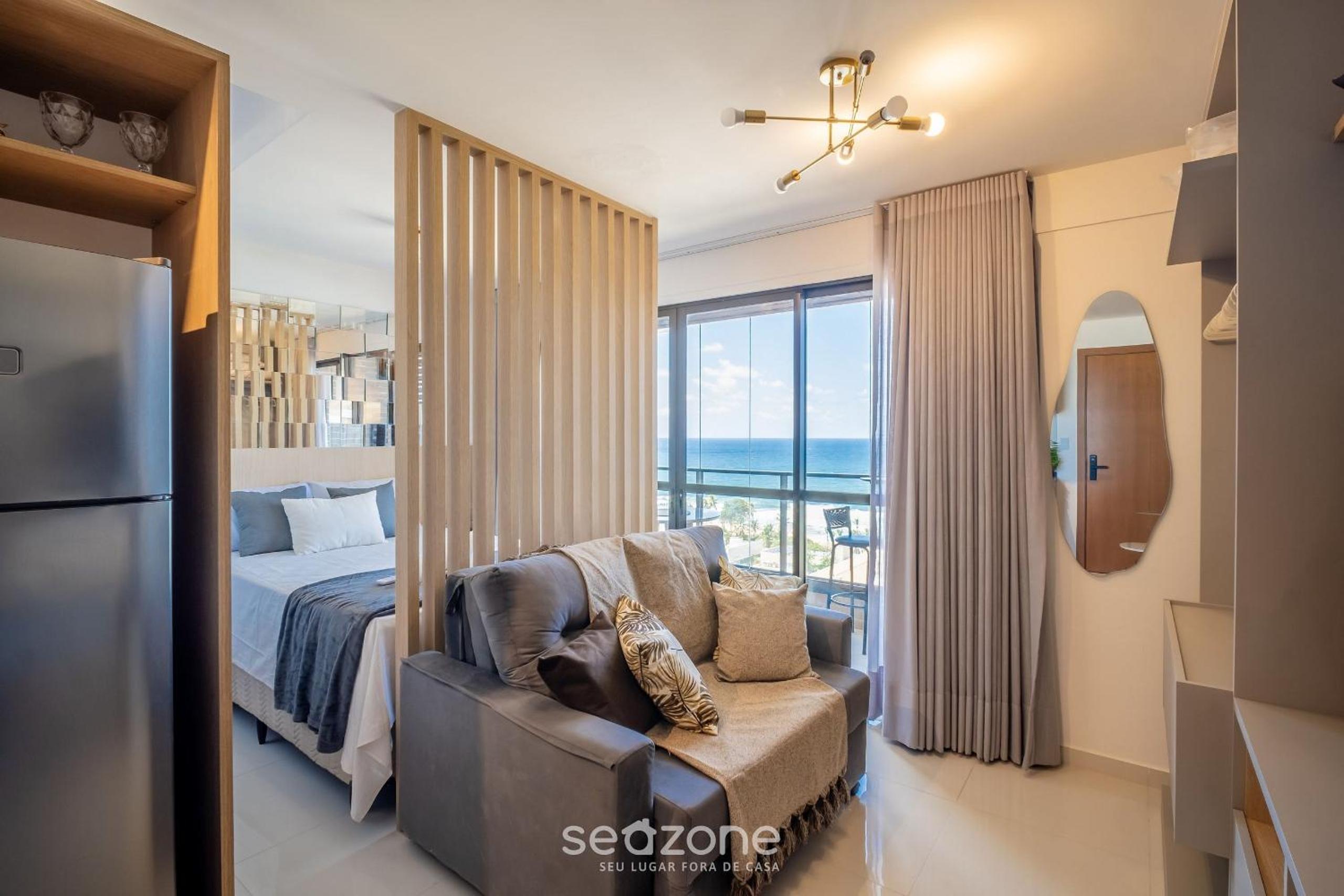 Stay just steps from Itapuã beach, with pool and gym - RGF