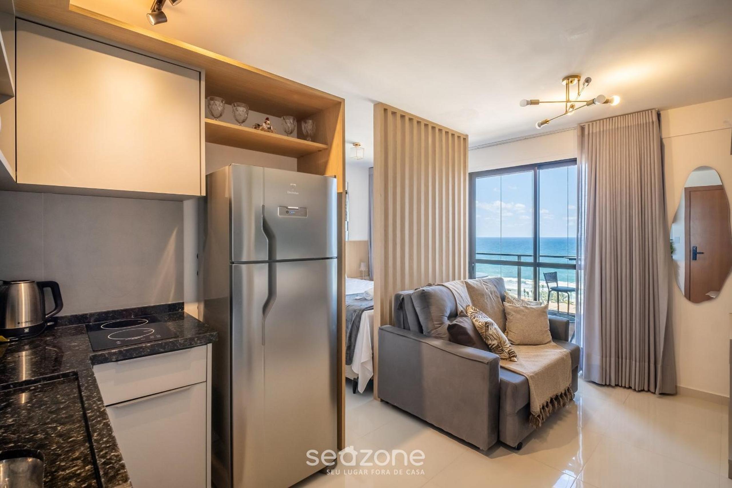 Stay just steps from Itapuã beach, with pool and gym - RGF