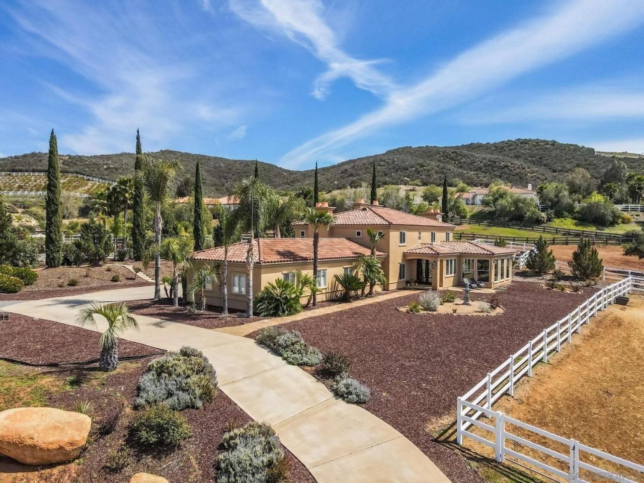 Villa on 5 Acre Vineyard Equestrian Estate, Pool & Hot tub, Events
