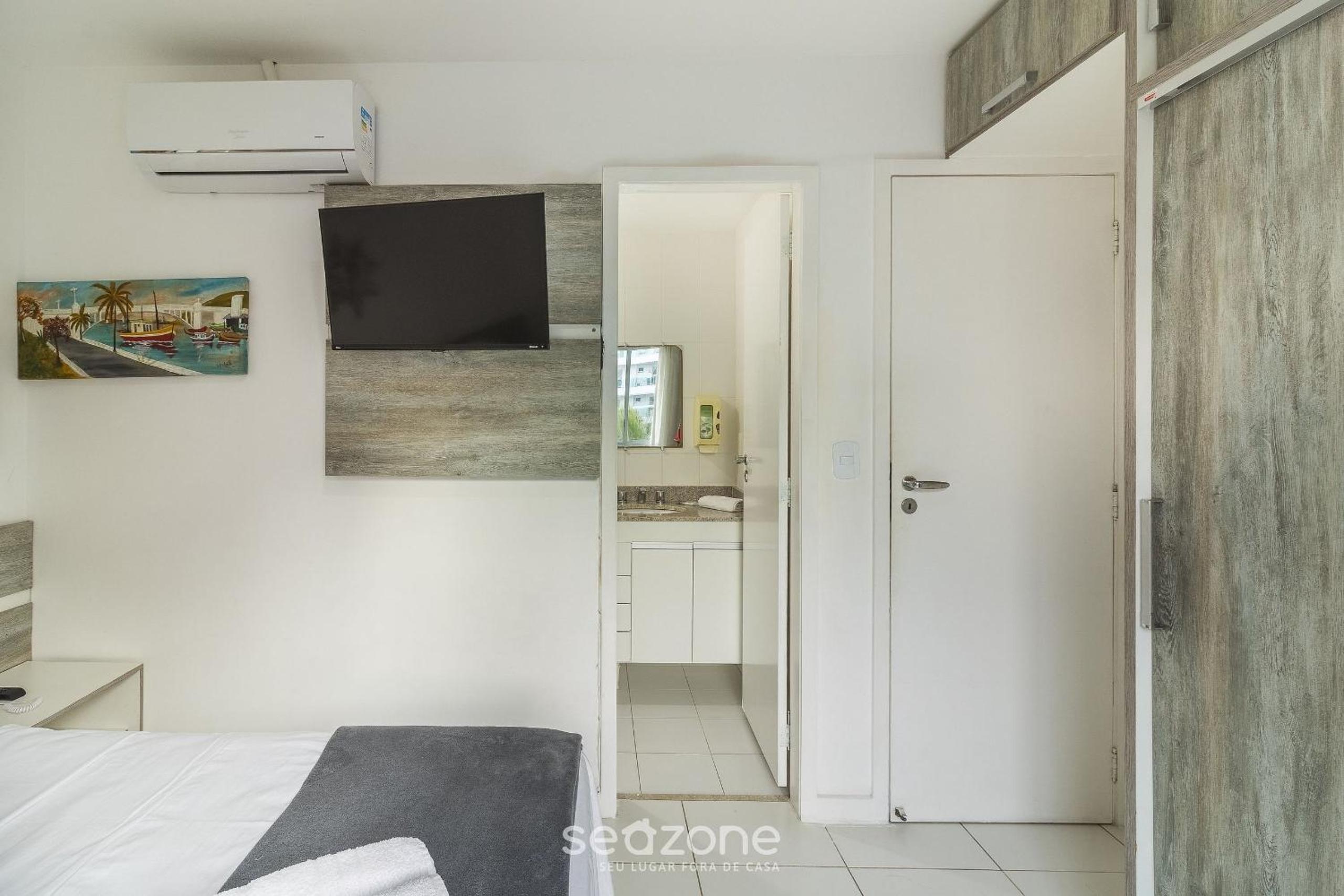 1 Bedroom Apartment in Oceanfront Condo MNDA0217