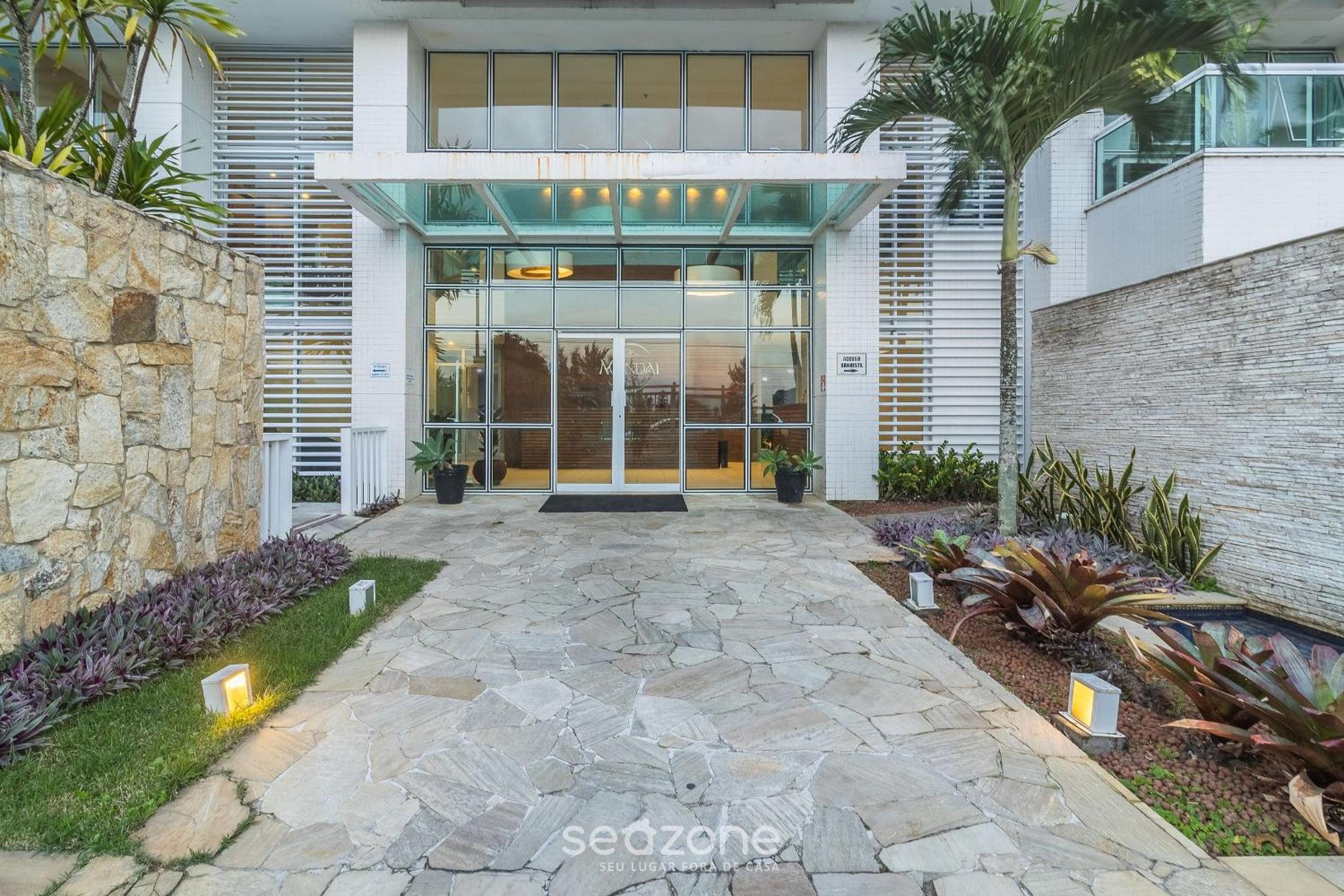1 Bedroom Apartment in Oceanfront Condo MNDA0217