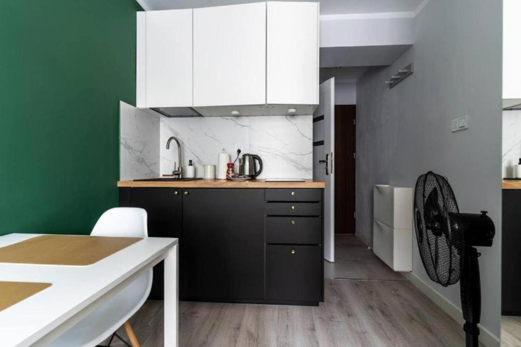 Close-Urban Chic -3 Bedrooms - Warsaw Stays - Ogrodowa