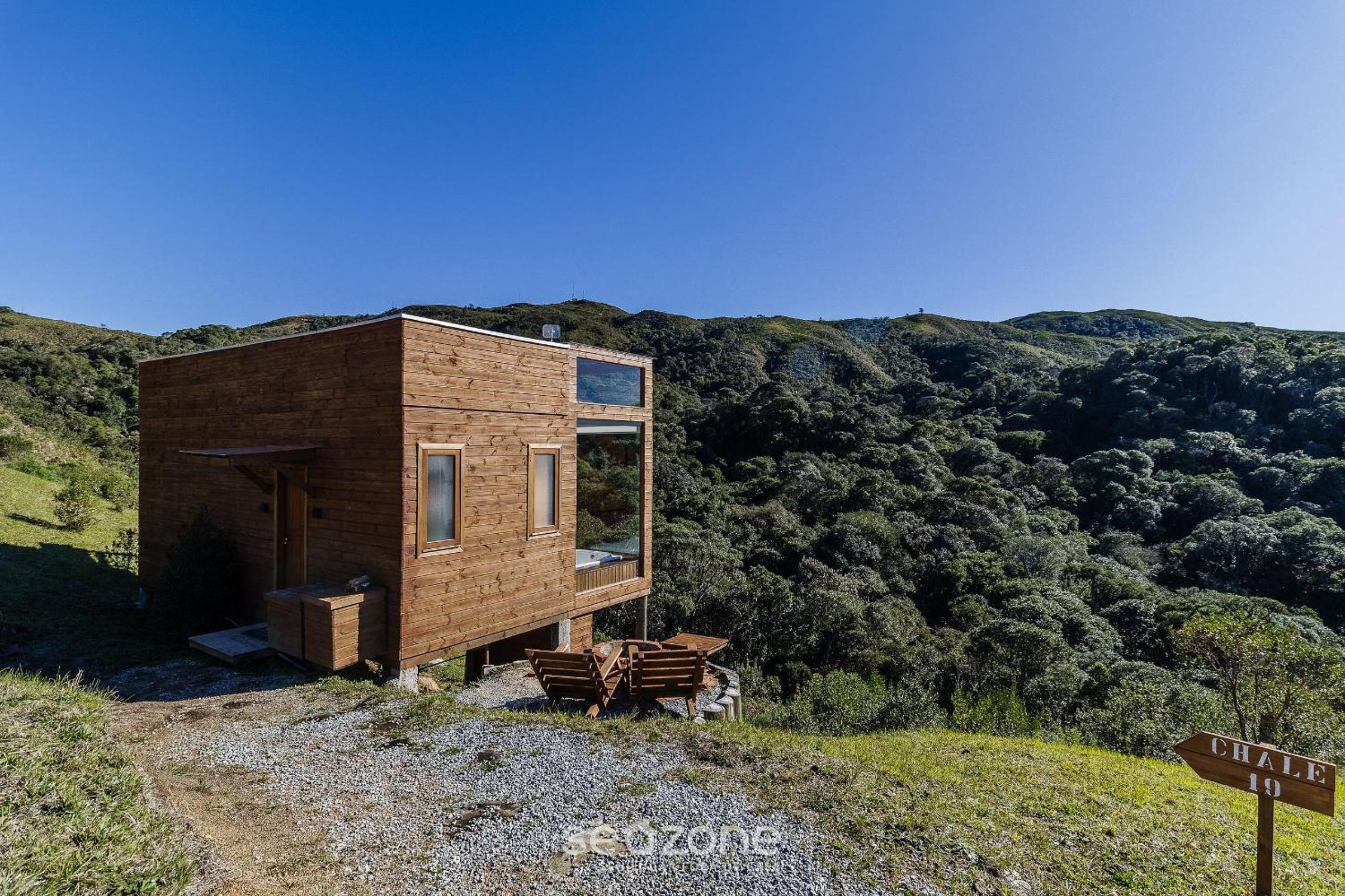 Cozy cabin with jacuzzi and fireplace – VST019