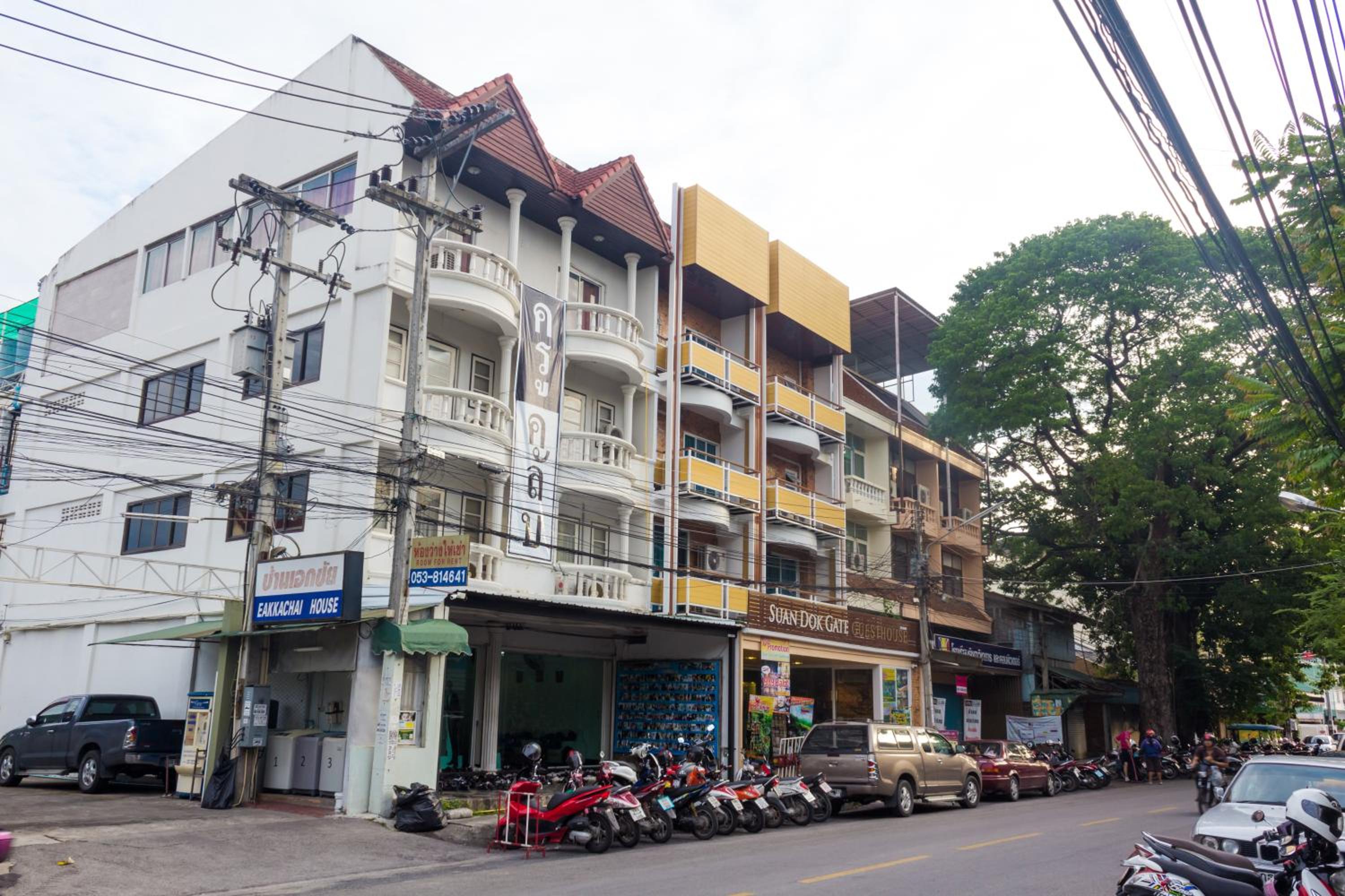 Suan Dok Gate Guesthouse