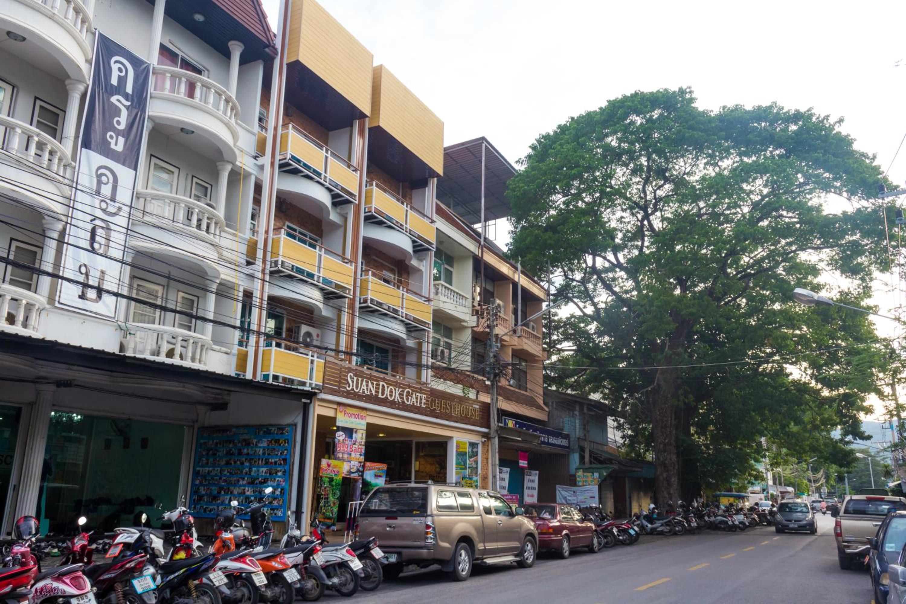 Suan Dok Gate Guesthouse