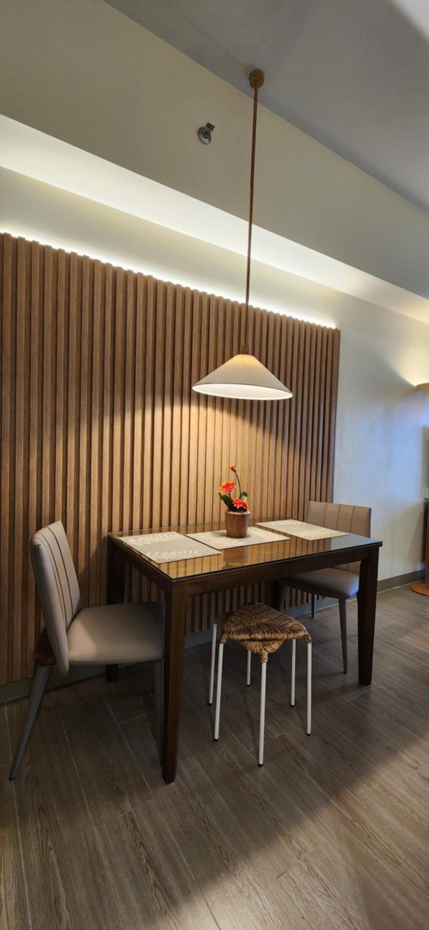 29c BGC Cozy Suite Steps Away From Major Malls with Paid Parking and Gym with Fast Wi-fi