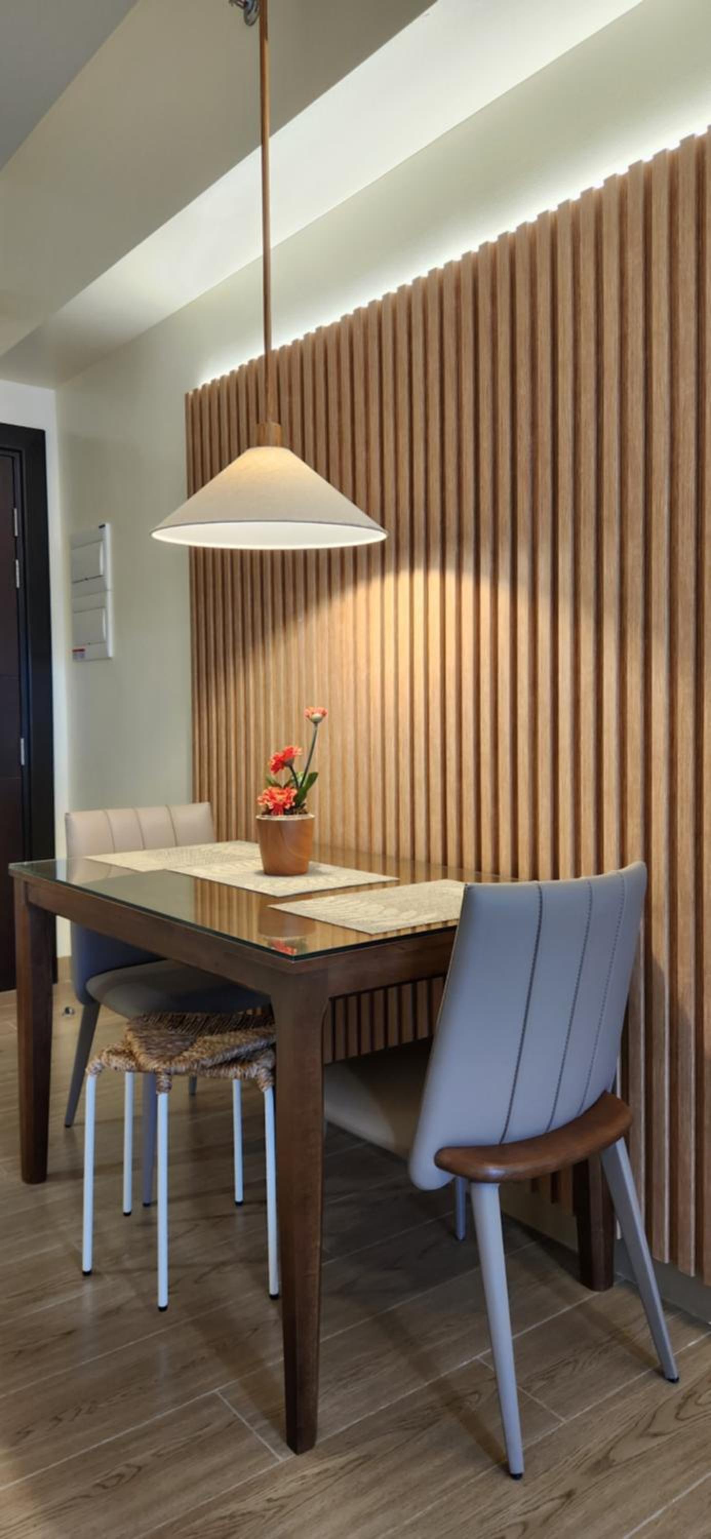 29c BGC Cozy Suite Steps Away From Major Malls with Paid Parking and Gym with Fast Wi-fi