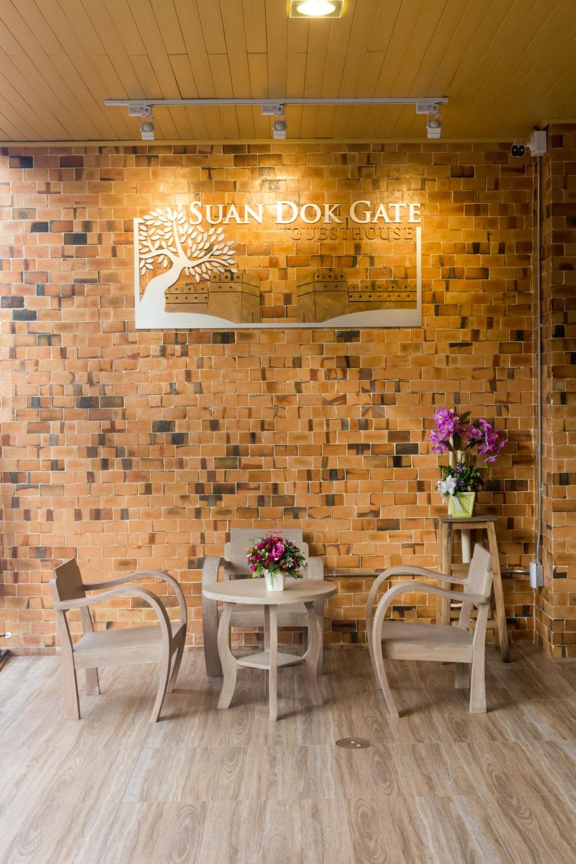 Suan Dok Gate Guesthouse