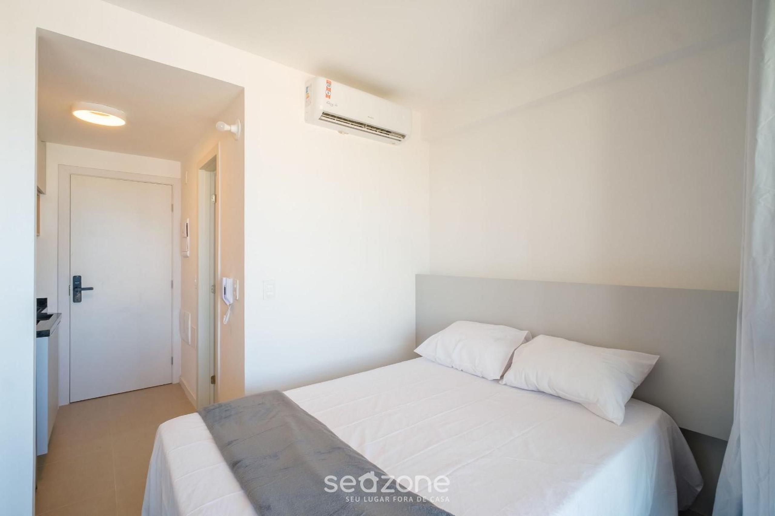 Apartments in a building with a pool 800m from the beach in Salvador - EDF