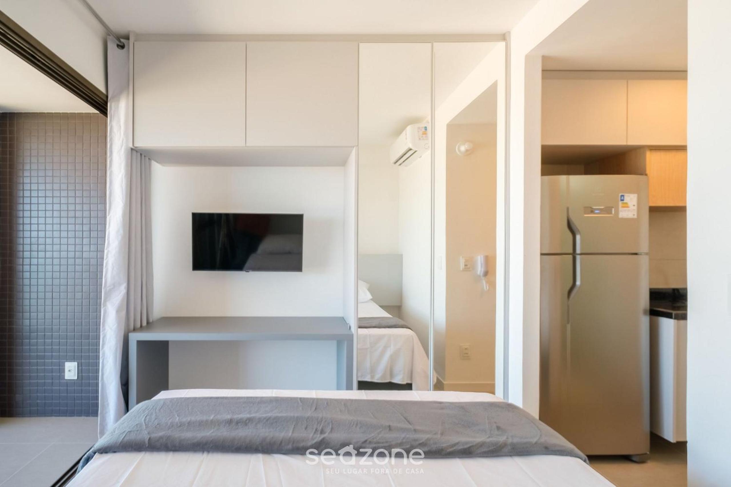 Apartments in a building with a pool 800m from the beach in Salvador - EDF