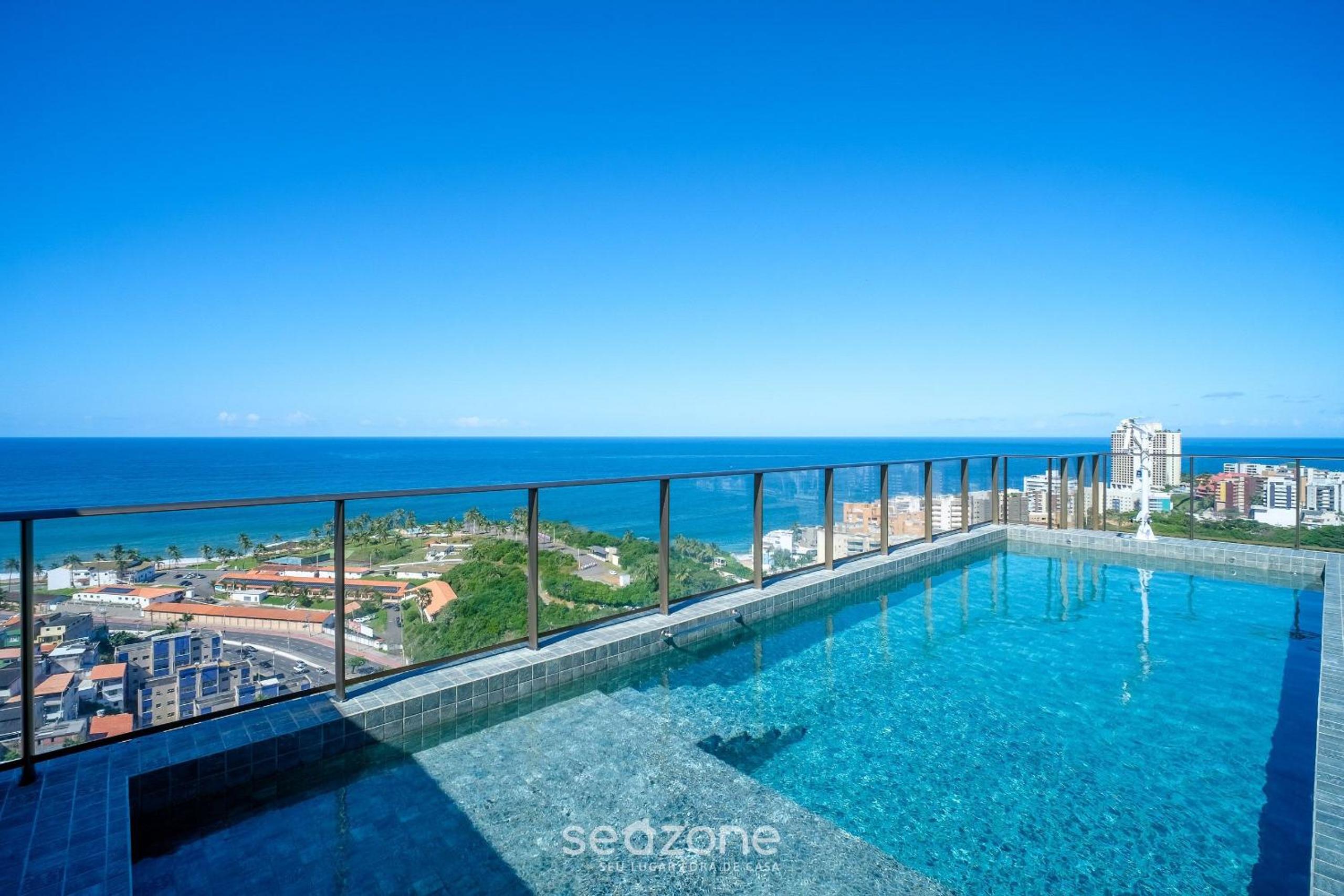 Apartments in a building with a pool 800m from the beach in Salvador - EDF