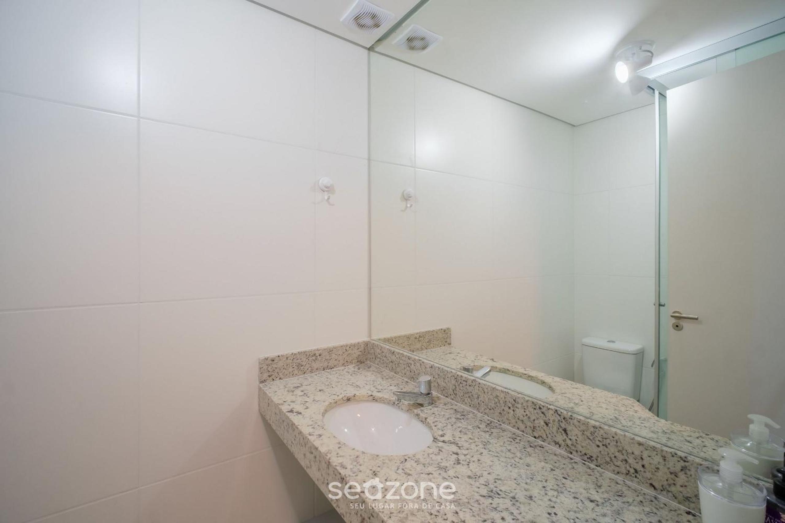 Apartments in a building with a pool 800m from the beach in Salvador - EDF