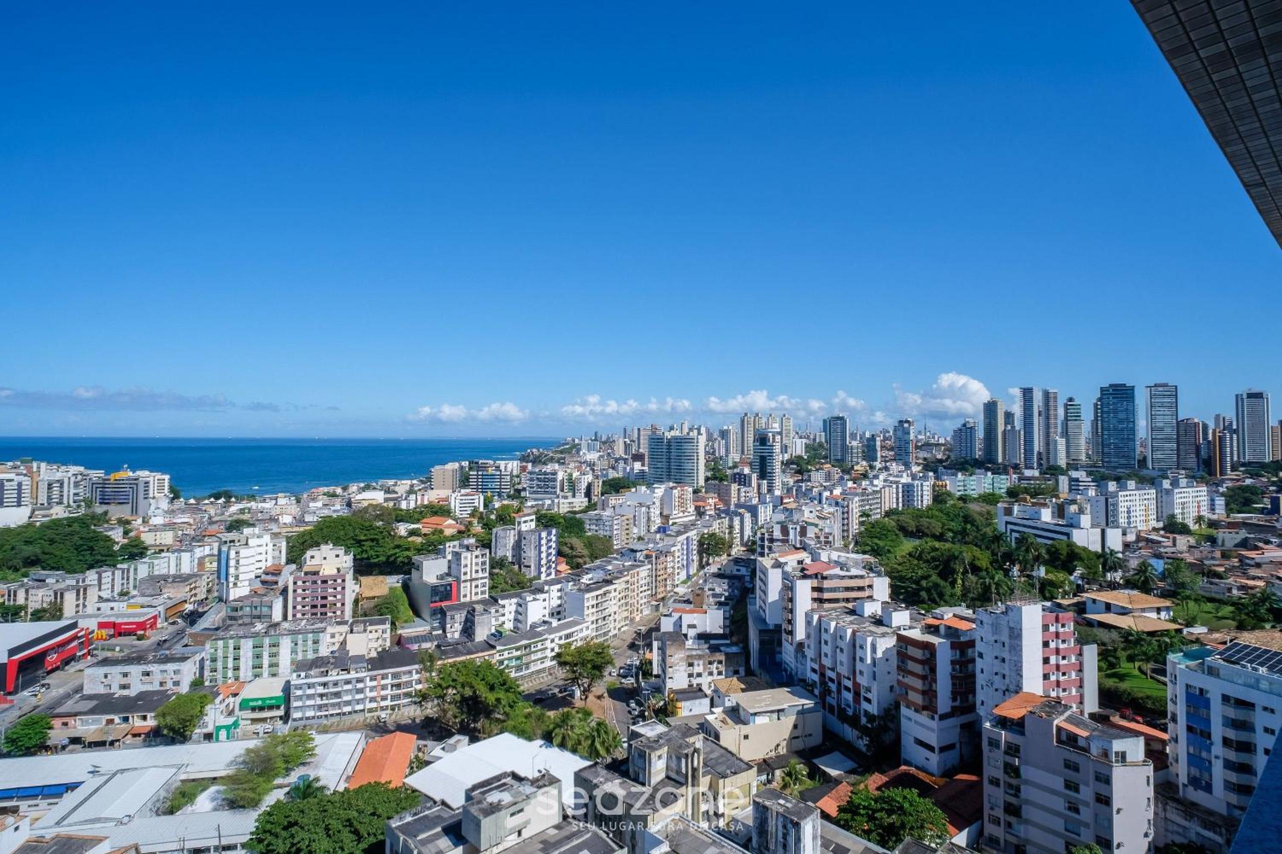 Apartments in a building with a pool 800m from the beach in Salvador - EDF