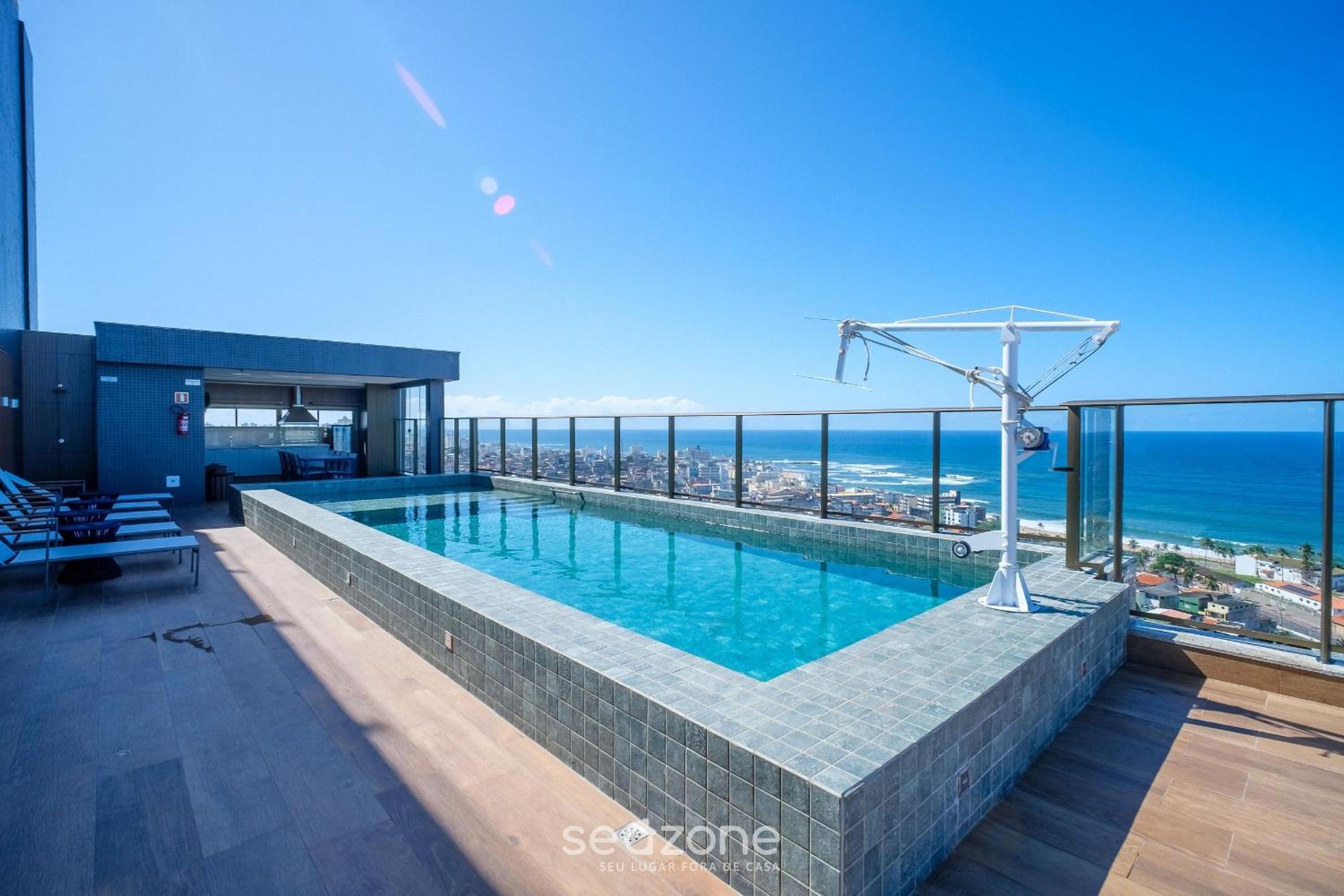 Apartments in a building with a pool 800m from the beach in Salvador - EDF