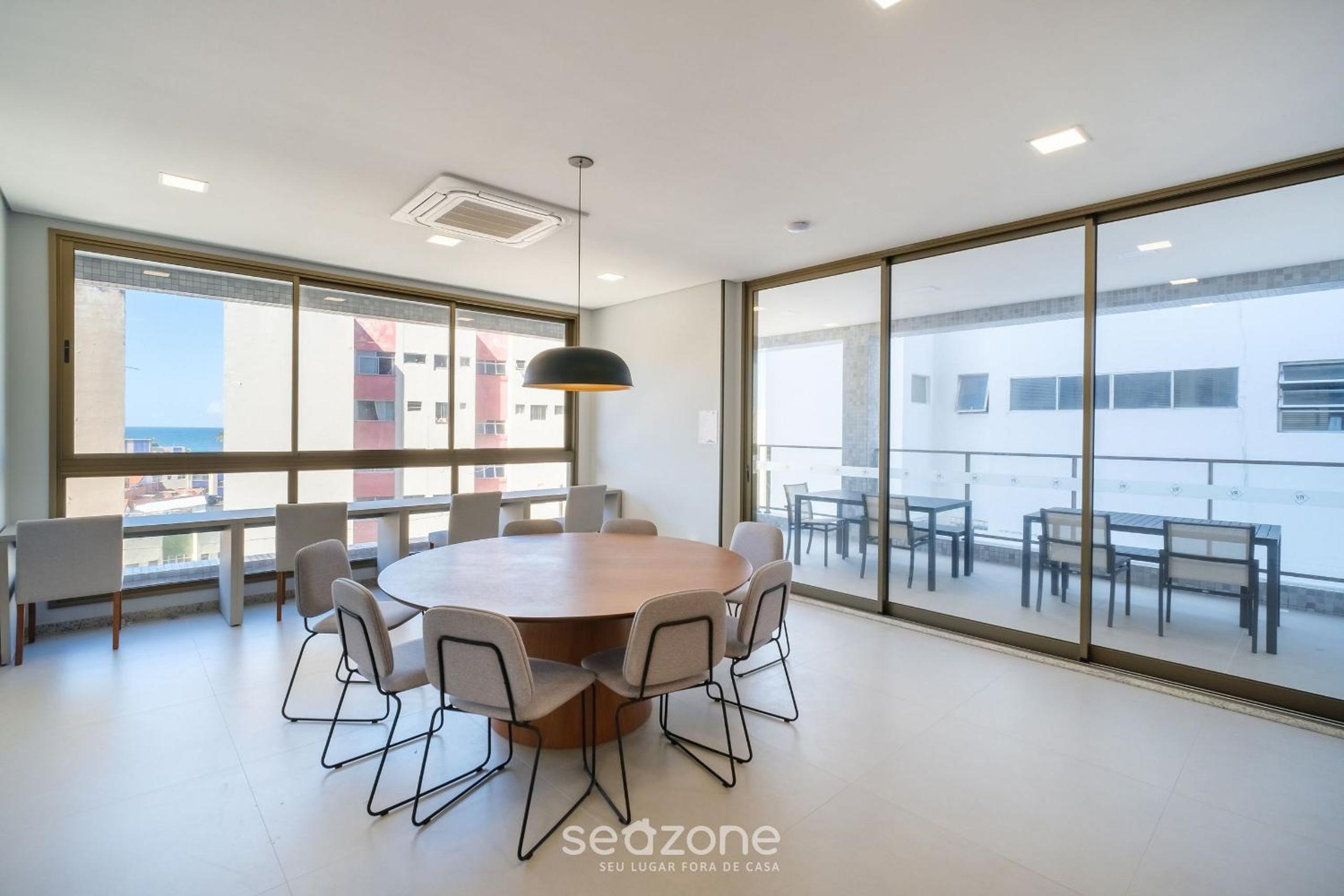 Apartments in a building with a pool 800m from the beach in Salvador - EDF
