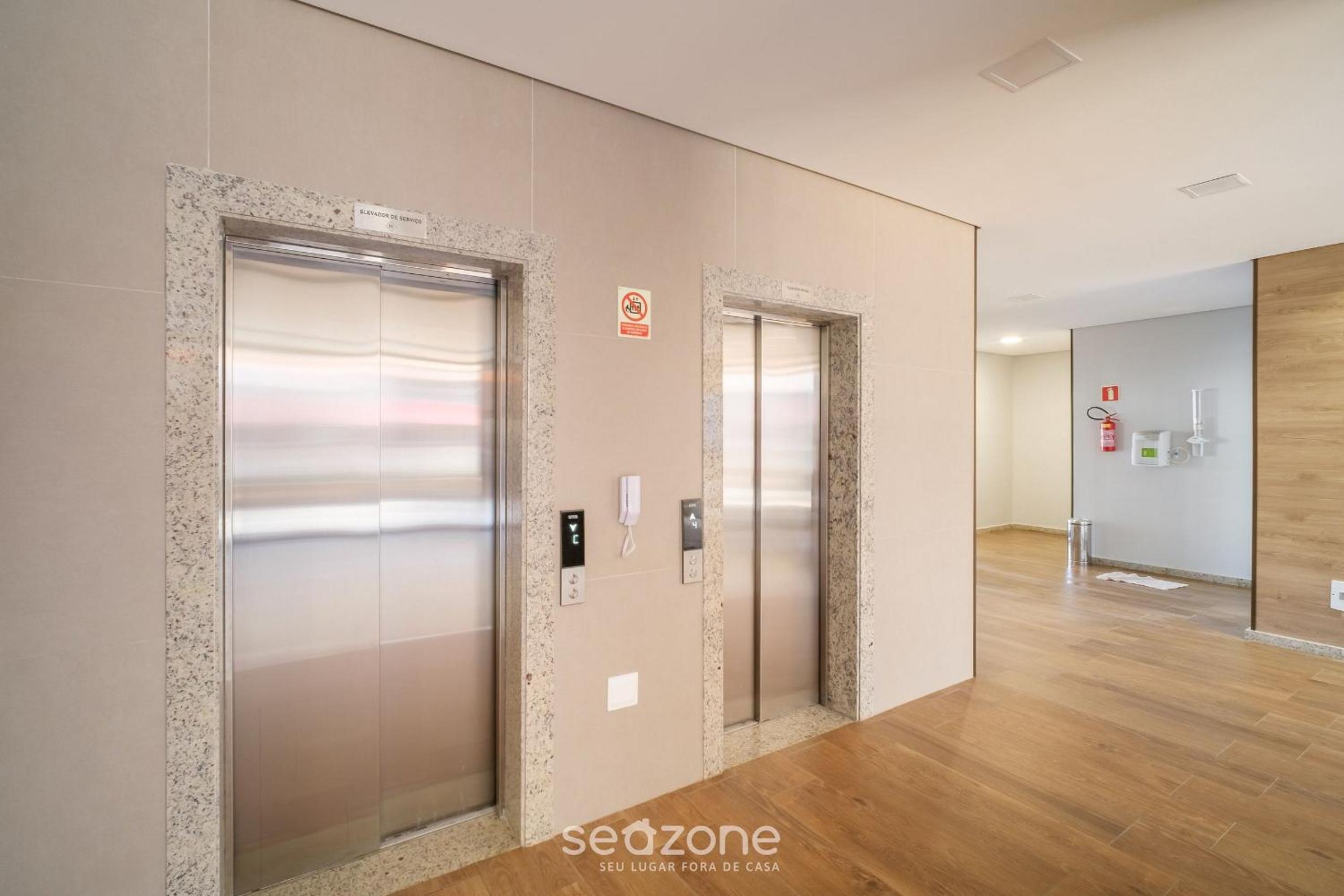 Apartments in a building with a pool 800m from the beach in Salvador - EDF