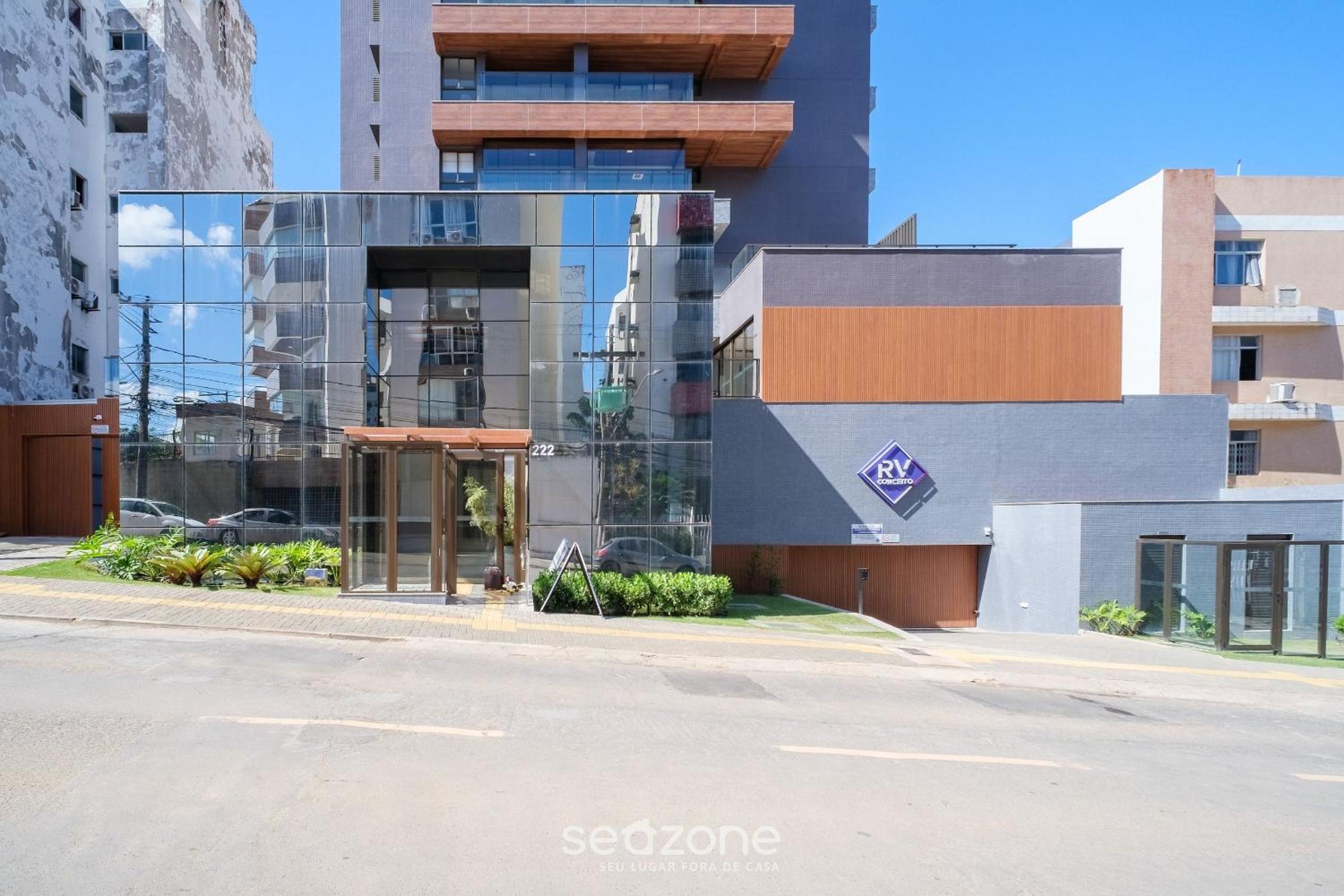 Apartments in a building with a pool 800m from the beach in Salvador - EDF