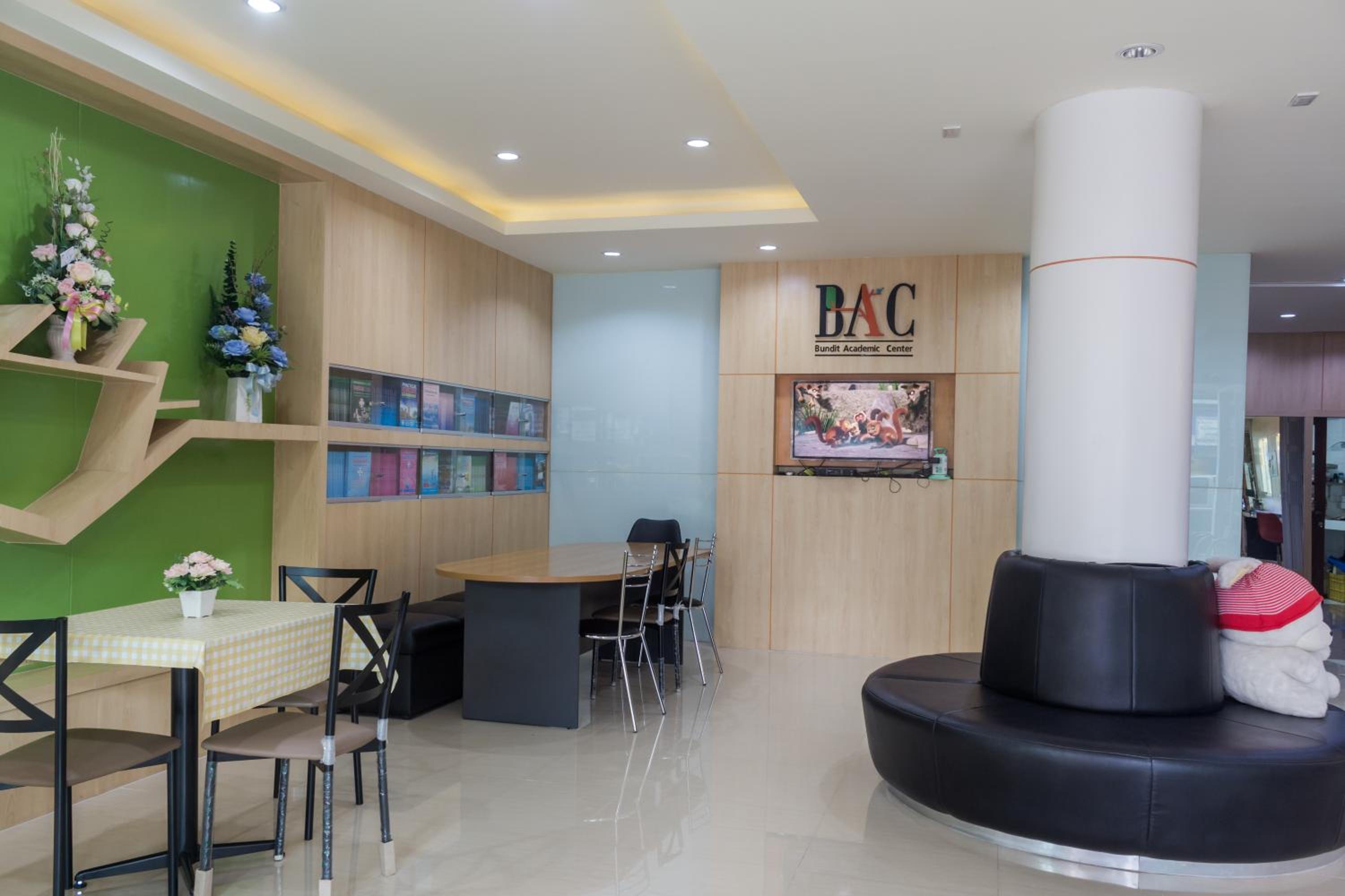 Suan Dok Gate Guesthouse
