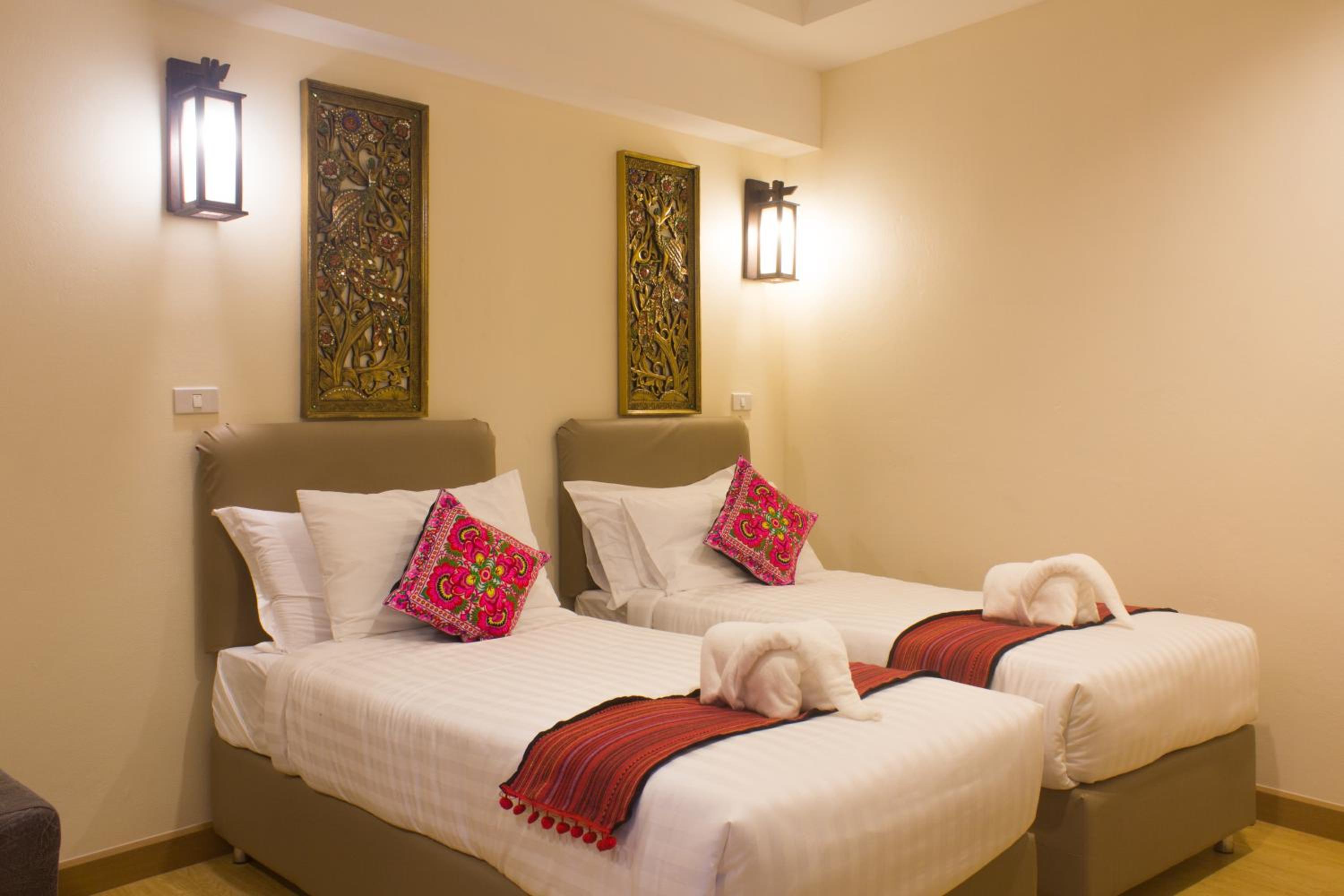 Suan Dok Gate Guesthouse