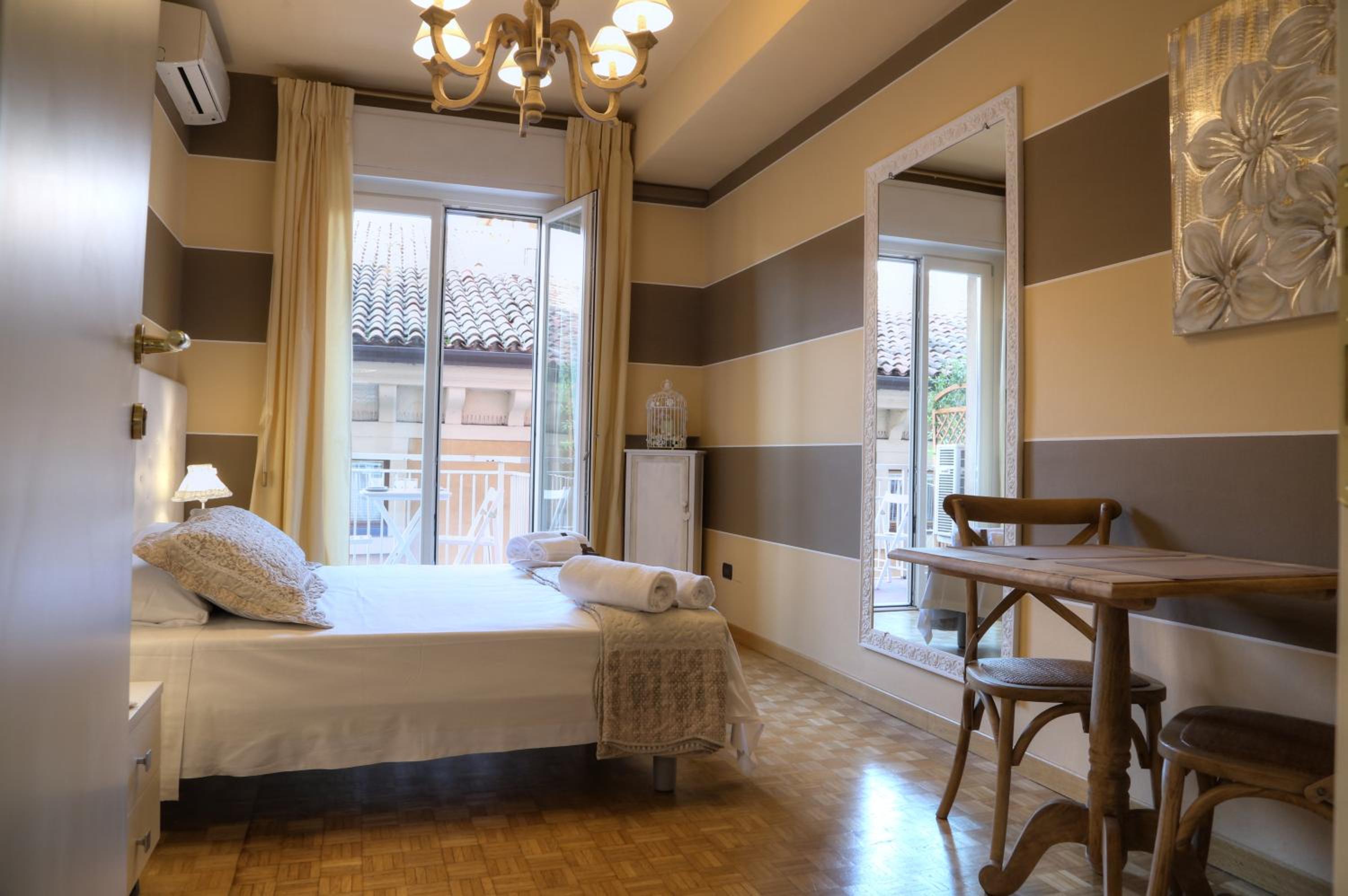 La Casetta di Lina Rooms and Apartments photo 5