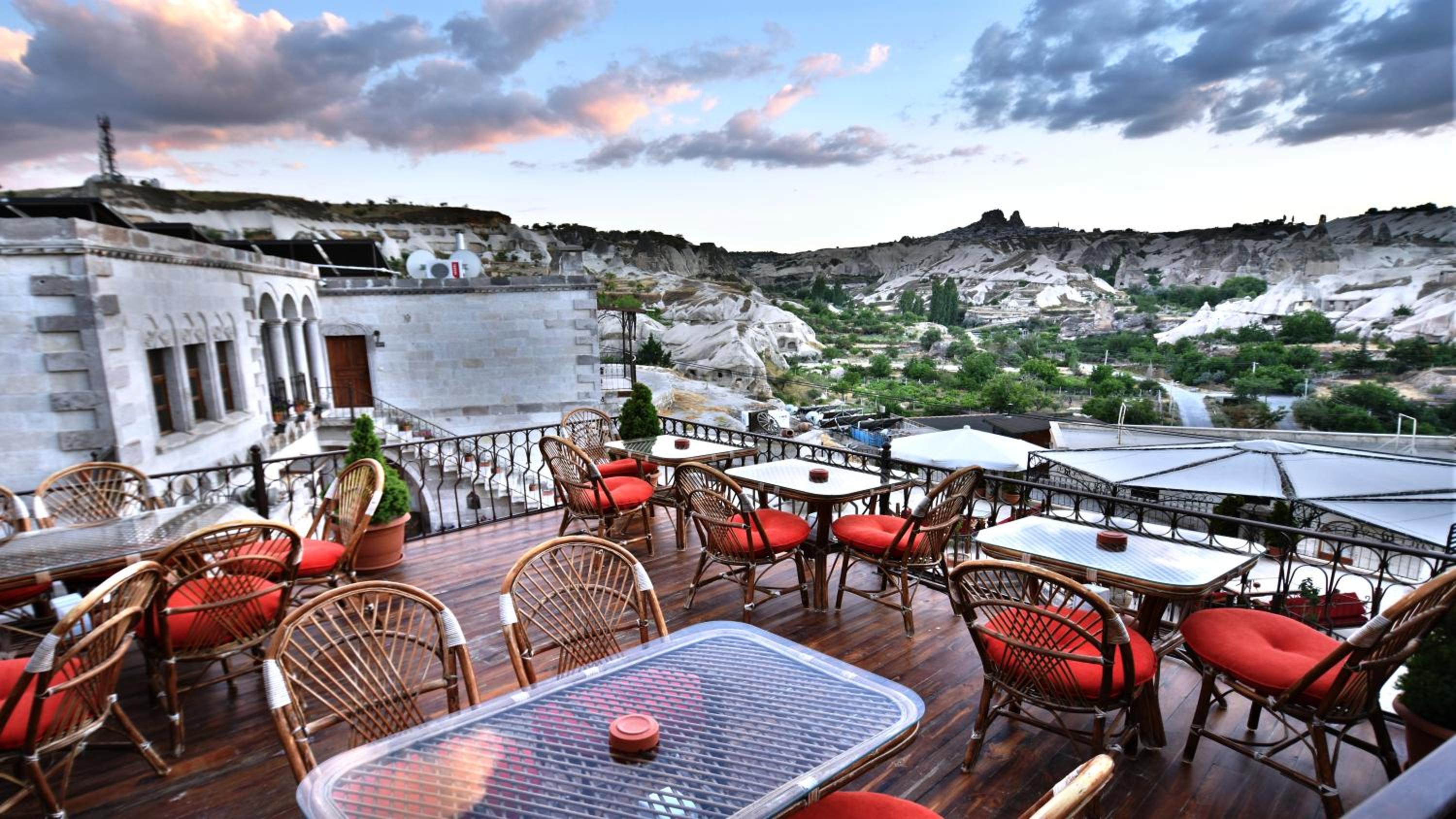 Harman Cave Hotel - Image 89