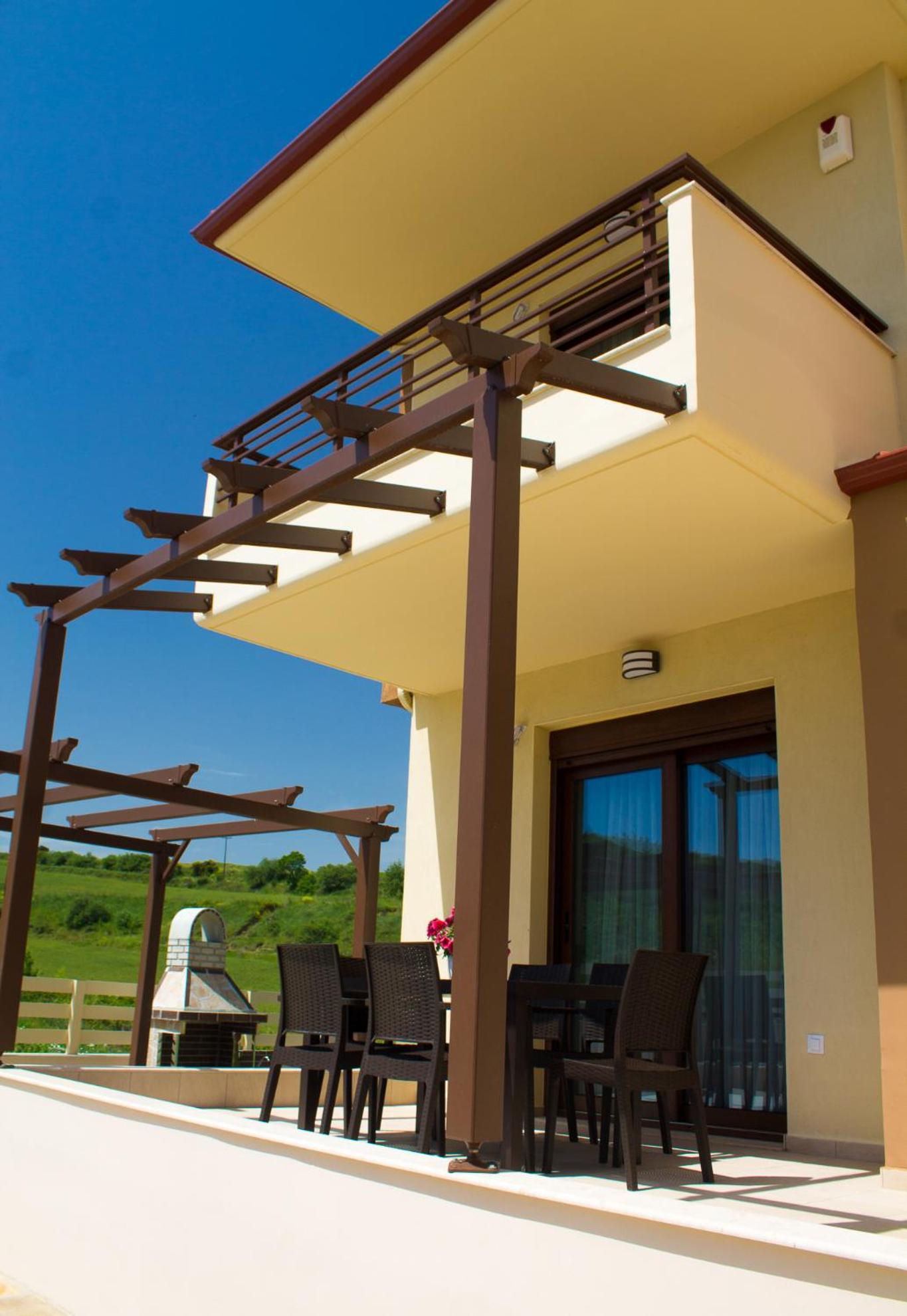Ianthi Maisonettes