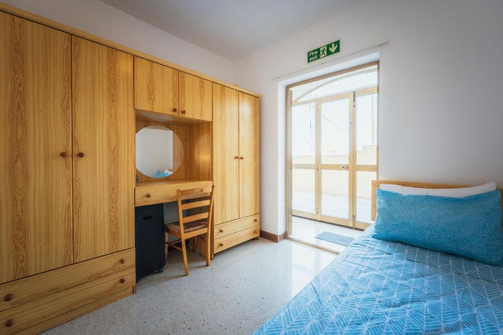 Bright 3-Bed Apartment with Outdoor Dining Mellieha