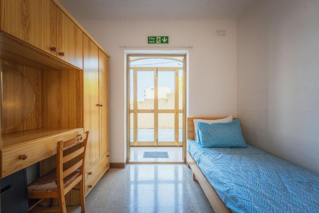 Bright 3-Bed Apartment with Outdoor Dining Mellieha