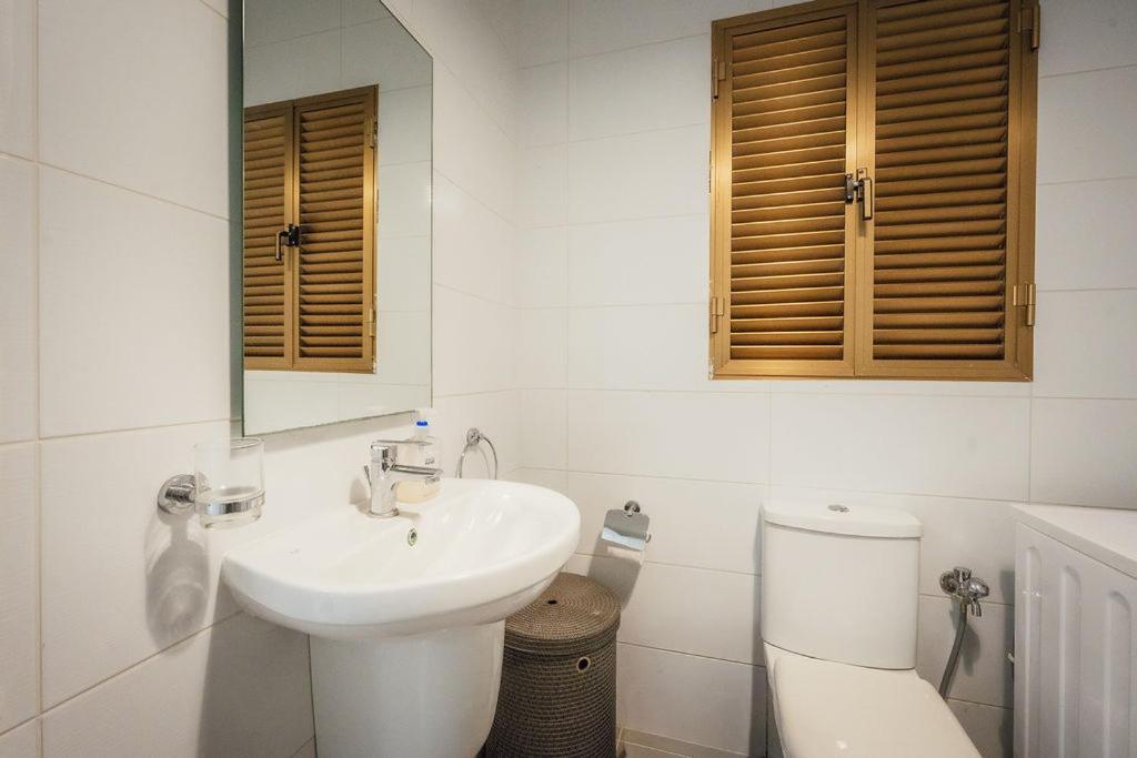 Bright 3-Bed Apartment with Outdoor Dining Mellieha