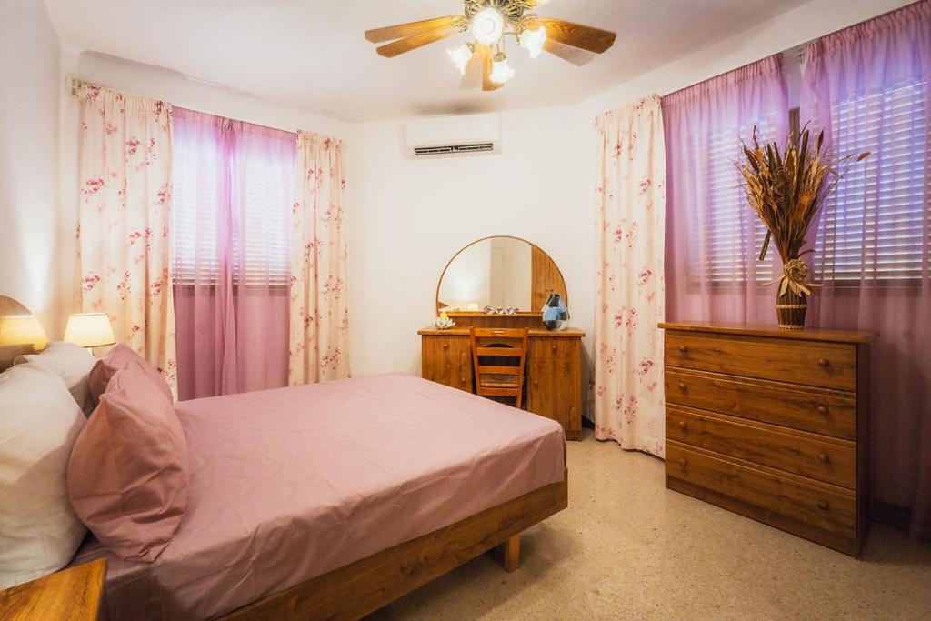 Bright 3-Bed Apartment with Outdoor Dining Mellieha