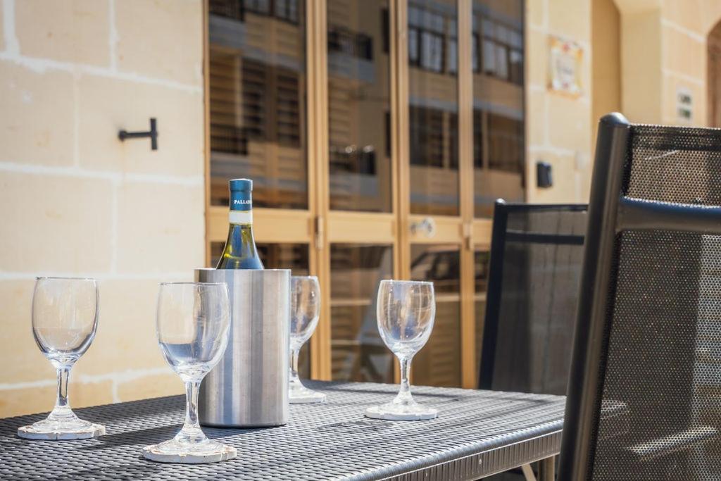 Bright 3-Bed Apartment with Outdoor Dining Mellieha