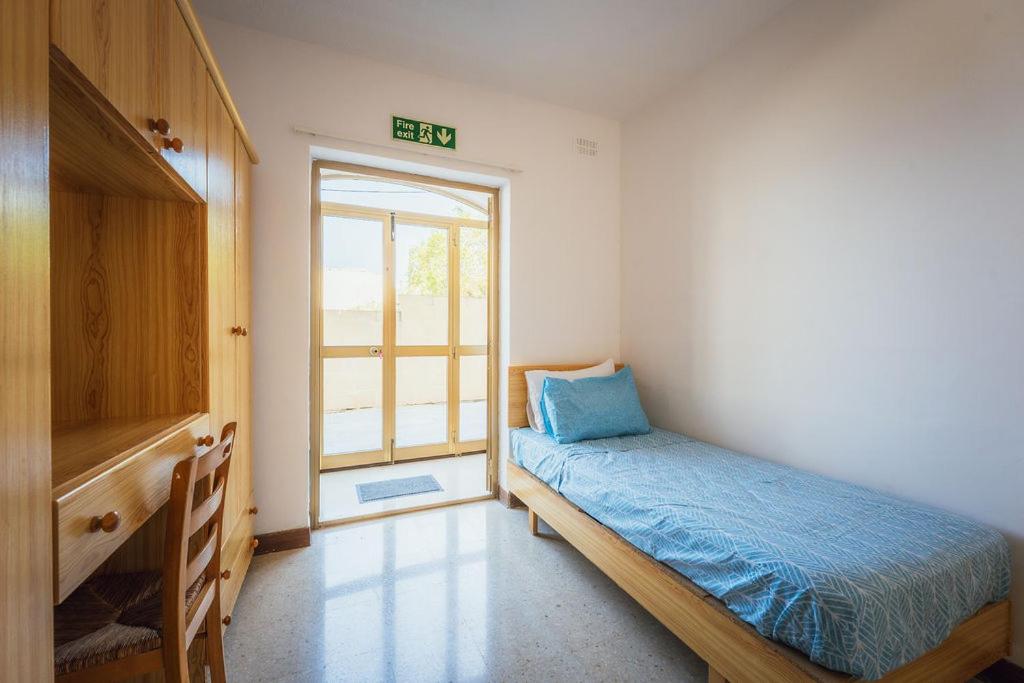 Bright 3-Bed Apartment with Outdoor Dining Mellieha