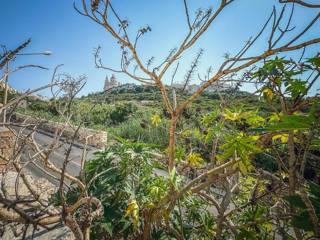 Bright 3-Bed Apartment with Outdoor Dining Mellieha