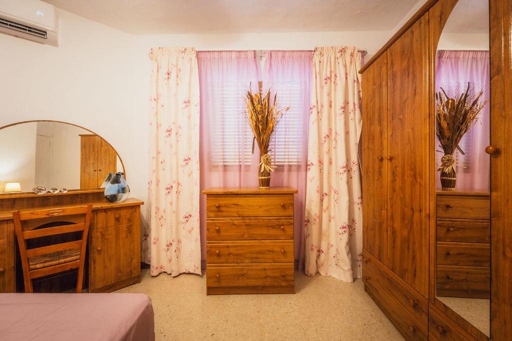 Bright 3-Bed Apartment with Outdoor Dining Mellieha