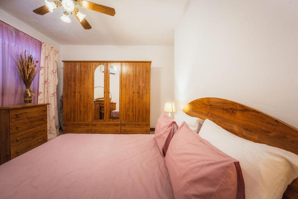 Bright 3-Bed Apartment with Outdoor Dining Mellieha