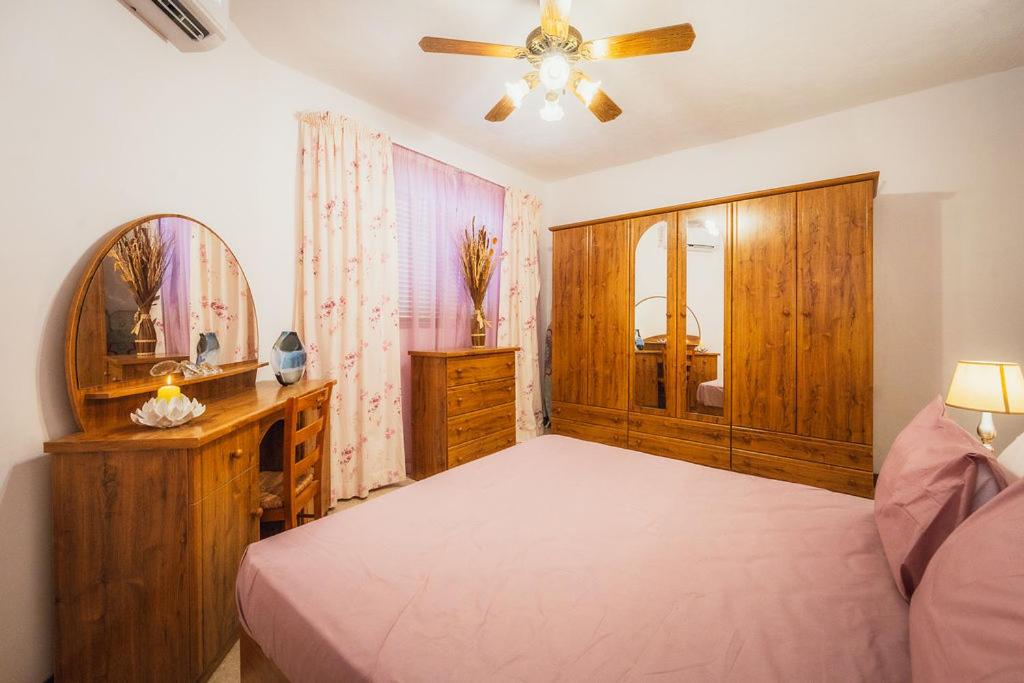Bright 3-Bed Apartment with Outdoor Dining Mellieha