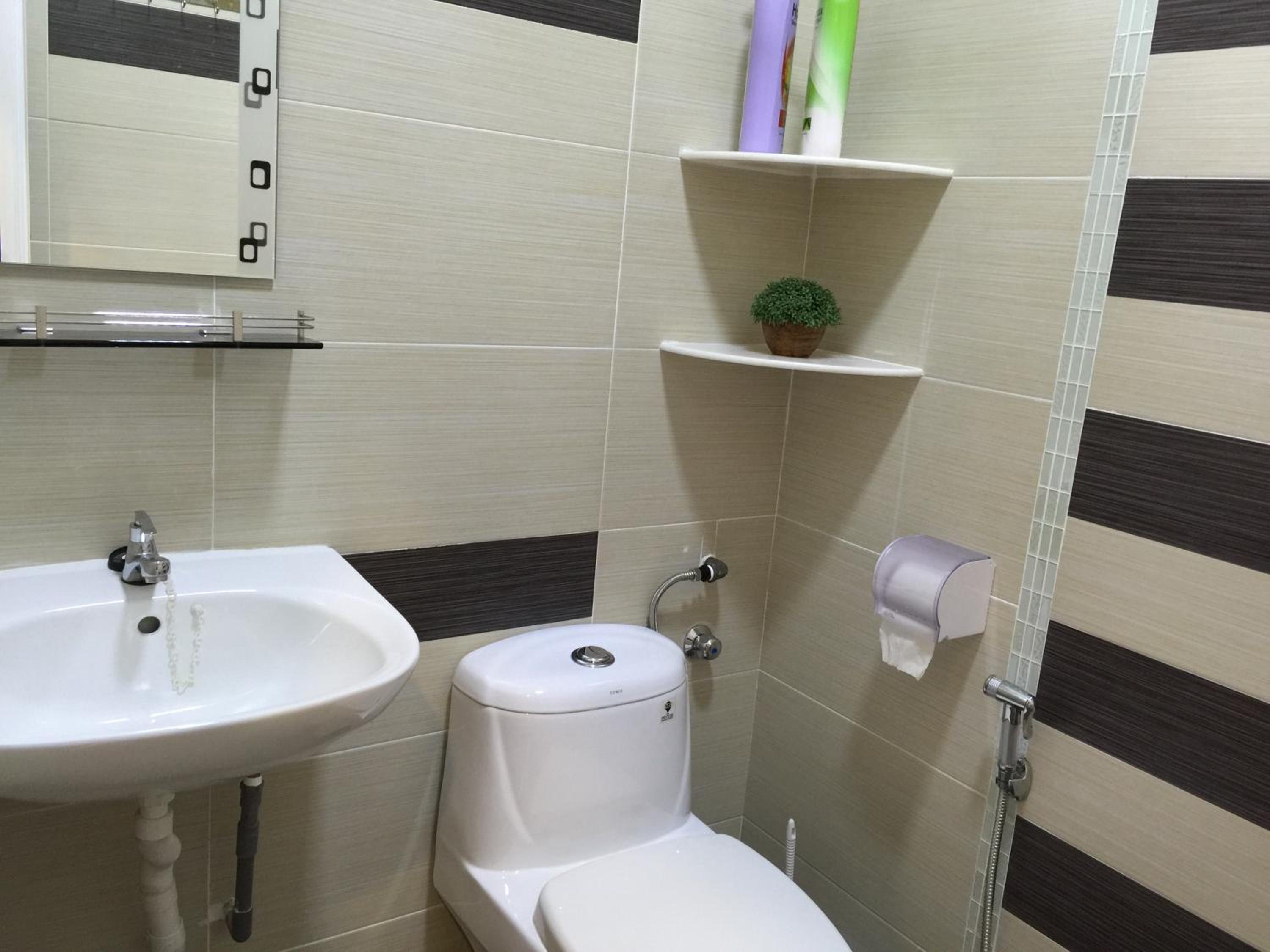 H&H 1 Guest House photo 4