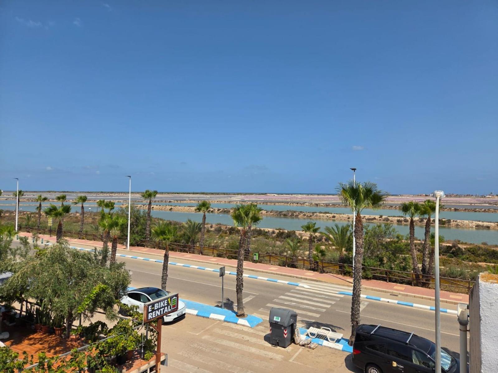 Casa Flamingo - Corner house near beach & boulevard with sea & salt lake view
