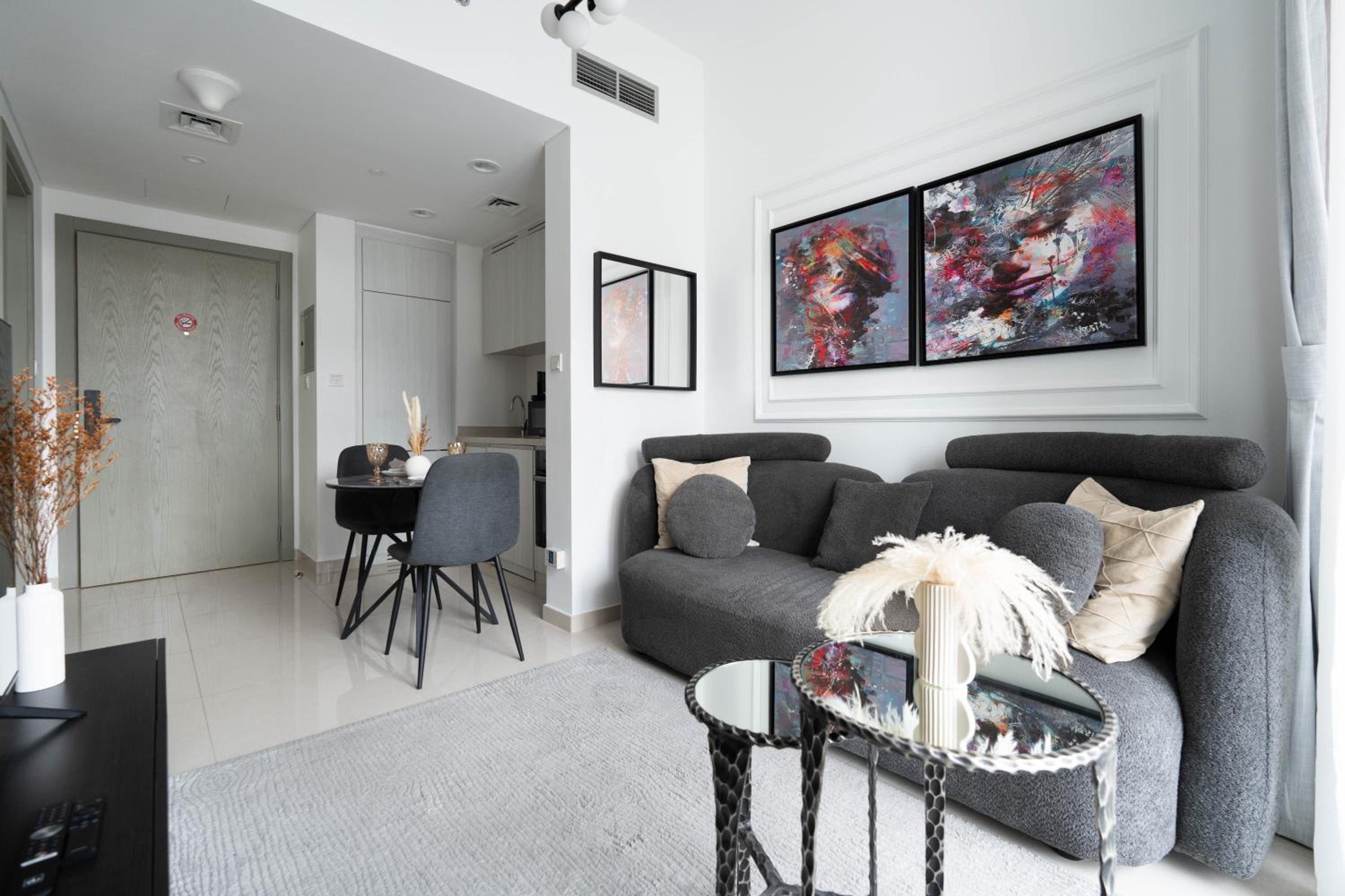 KeyRock - Modern 1BR in Zada with Pool & View