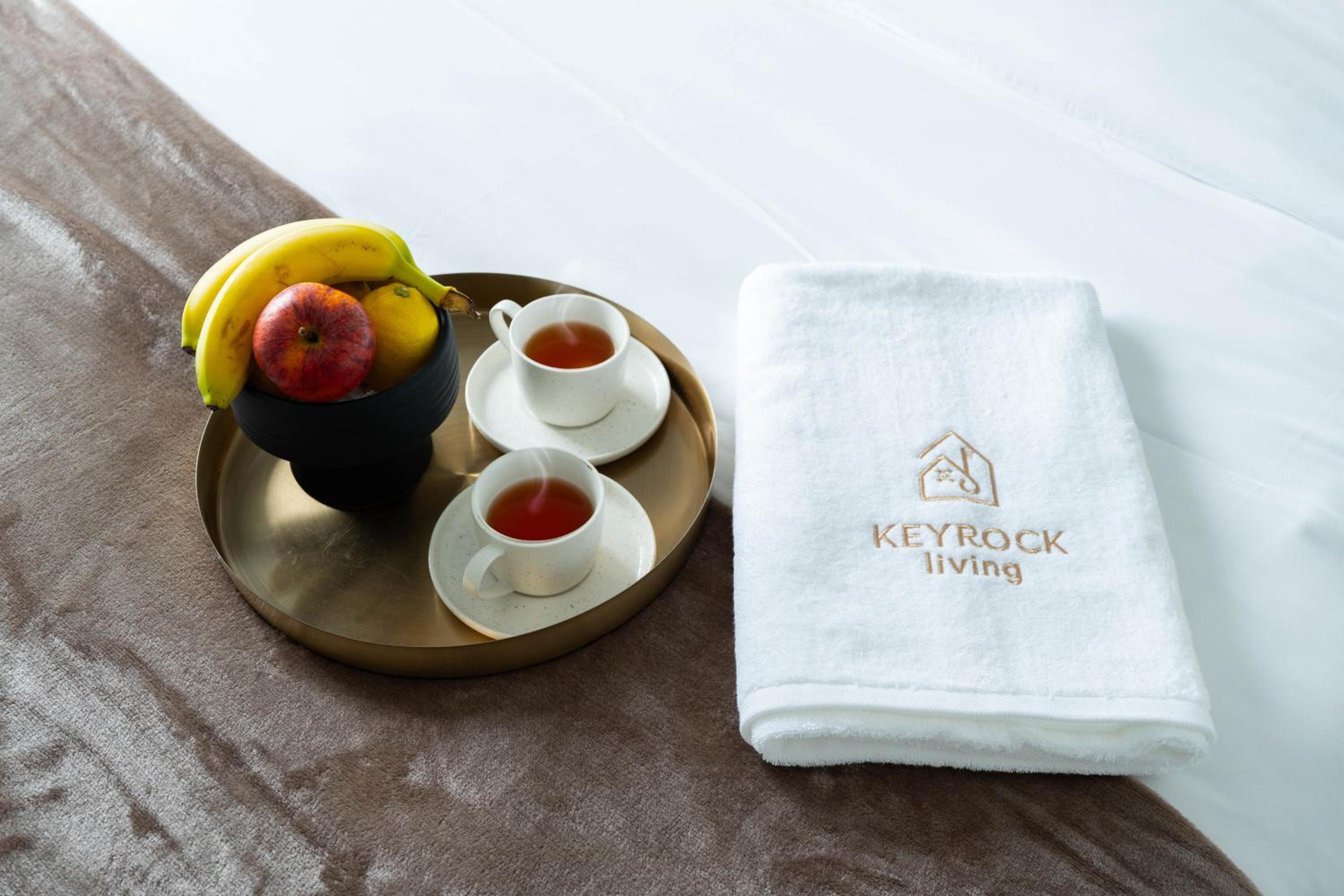 KeyRock - Modern 1BR in Zada with Pool & View
