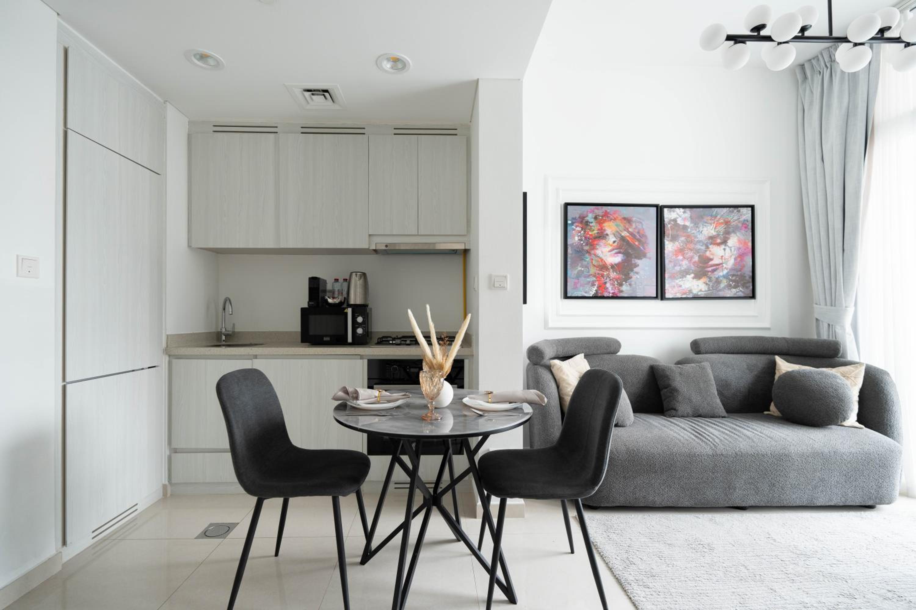KeyRock - Modern 1BR in Zada with Pool & View