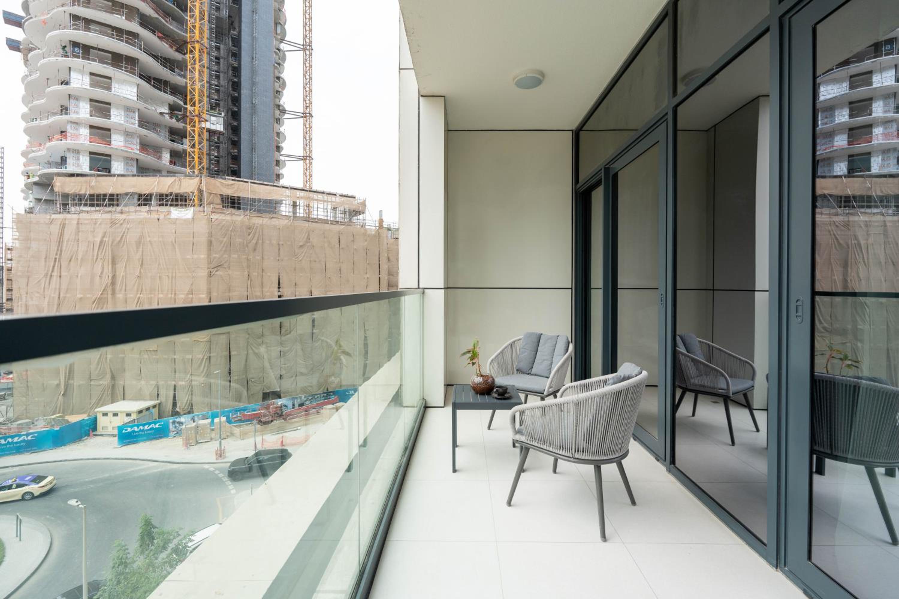 KeyRock - Modern 1BR in Zada with Pool & View