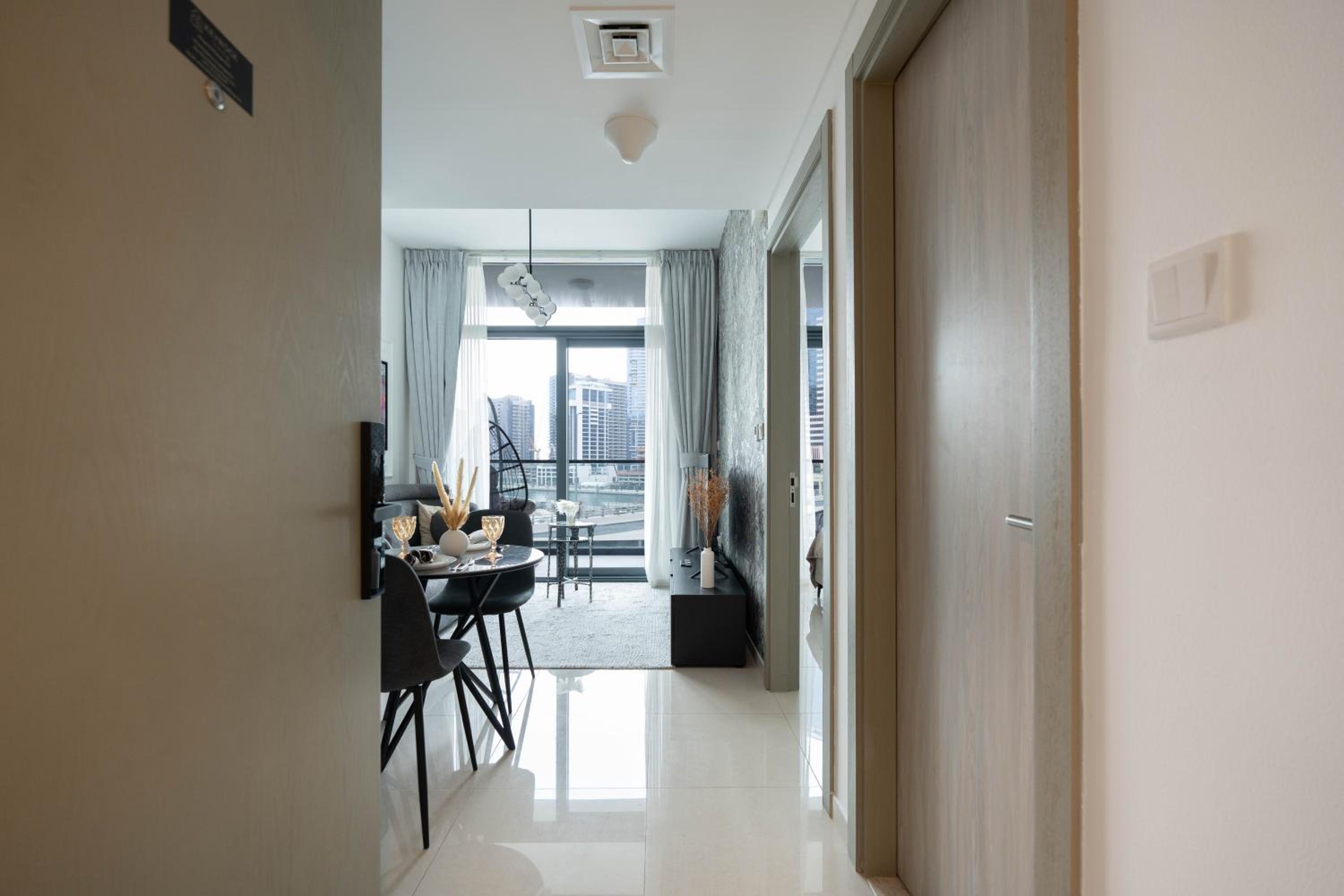 KeyRock - Modern 1BR in Zada with Pool & View