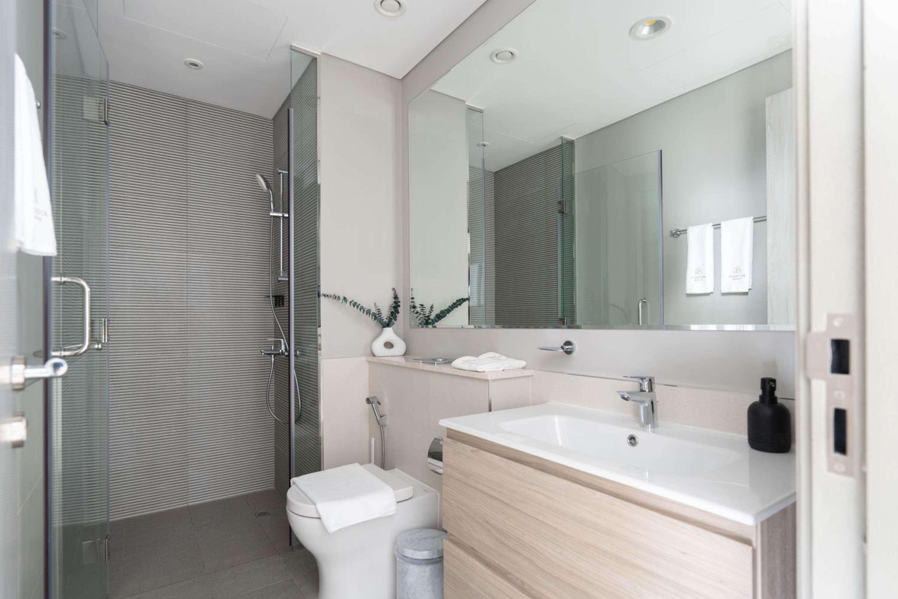 KeyRock - Modern 1BR in Zada with Pool & View