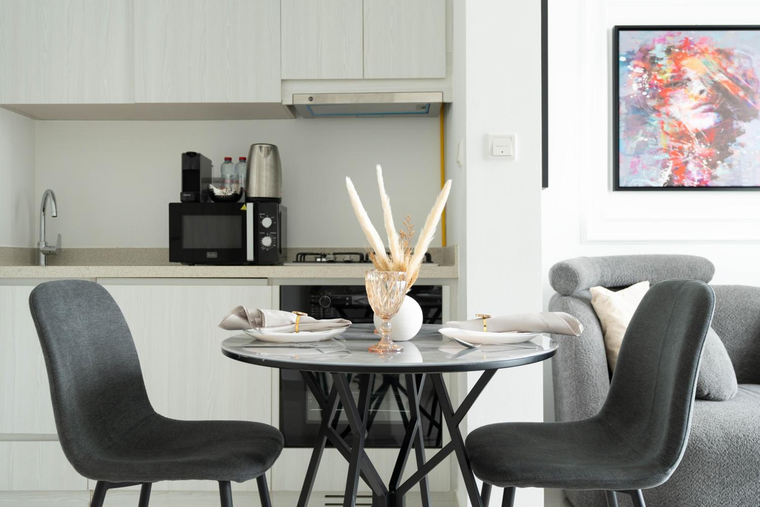 KeyRock - Modern 1BR in Zada with Pool & View