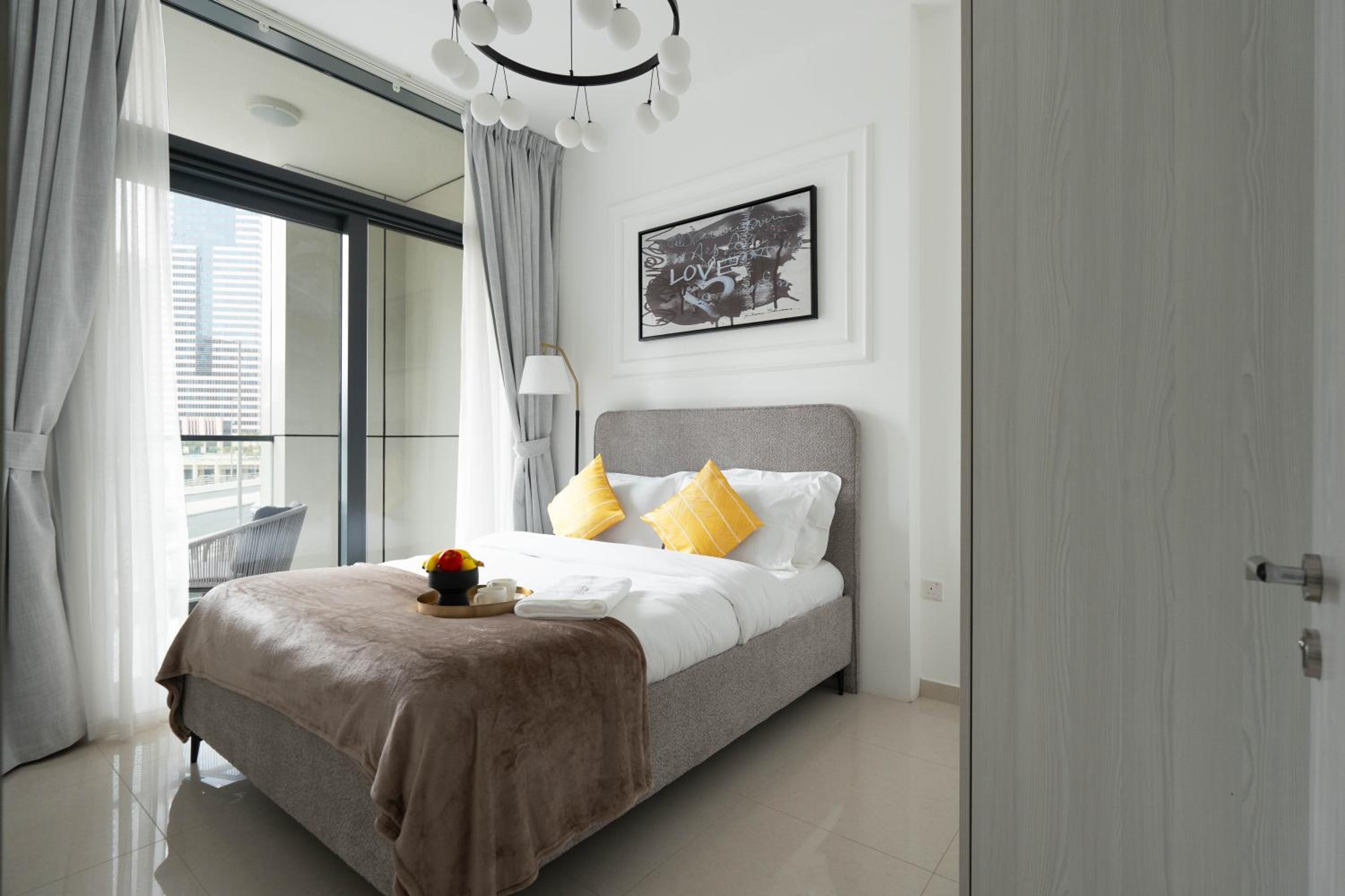 KeyRock - Modern 1BR in Zada with Pool & View
